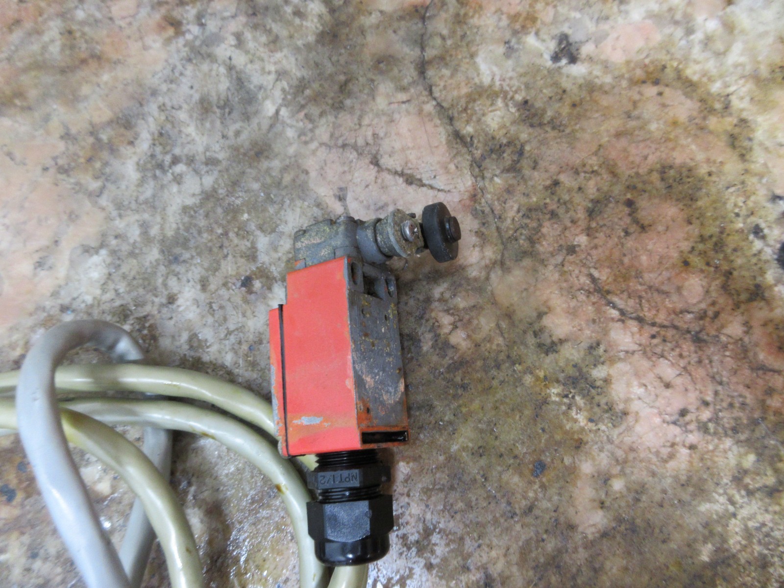2001 HAAS SL20 CNC LATHE CROUZET 83852301 83 852 301 LIMIT SWITCH