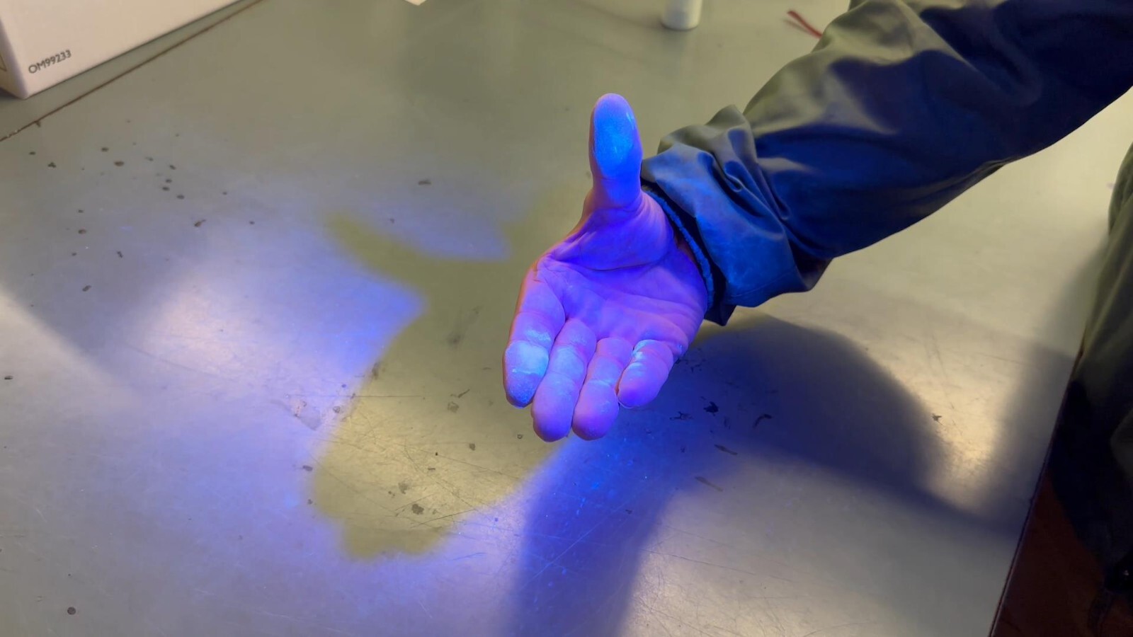 ULTRAVIOLET THIEF DETECTION POWDER invisible except under UV light Security