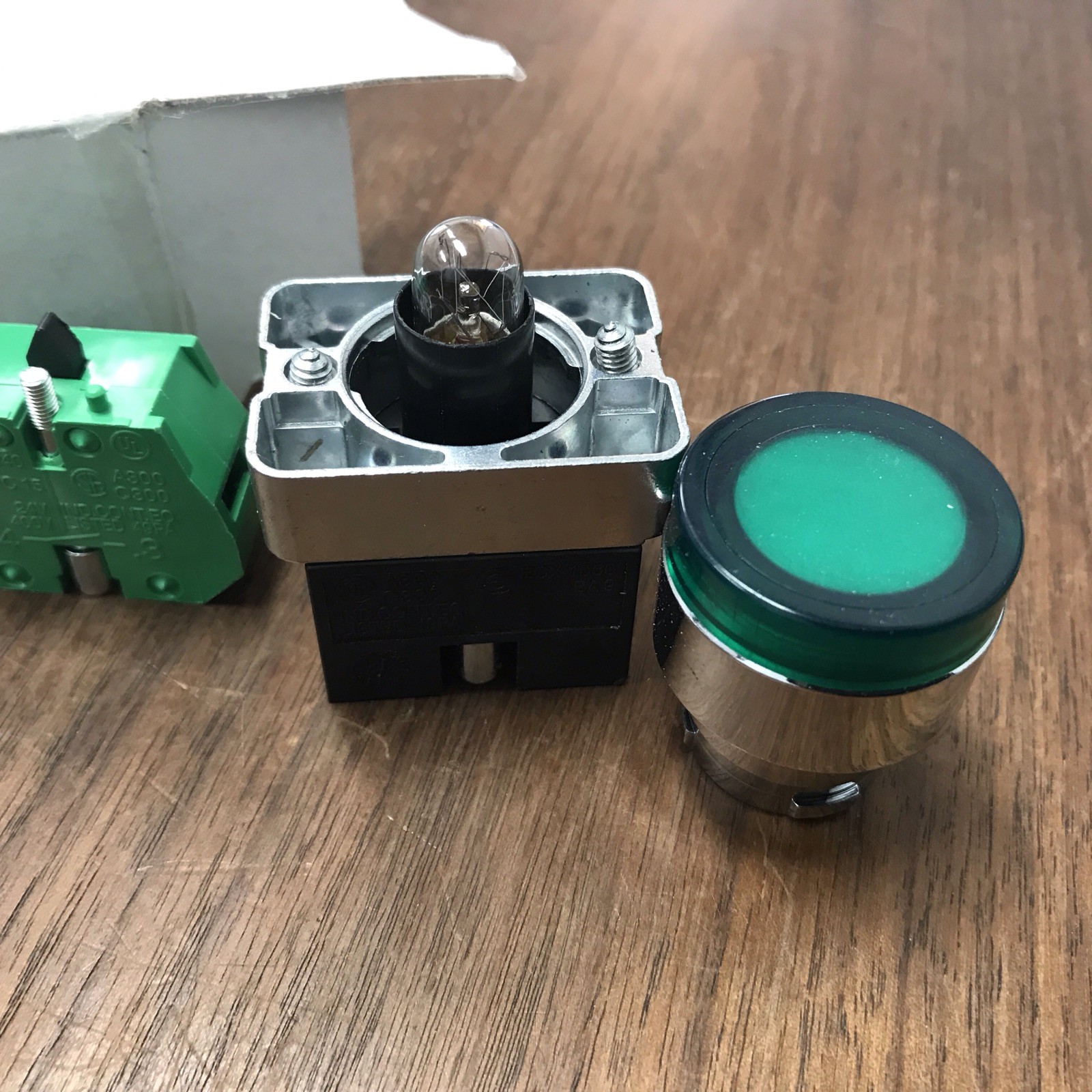 NEW OLD STOCK! AUTOMATION DIRECT 120V ILLUMINATED GREEN PUSH BUTTON GCX1202-120