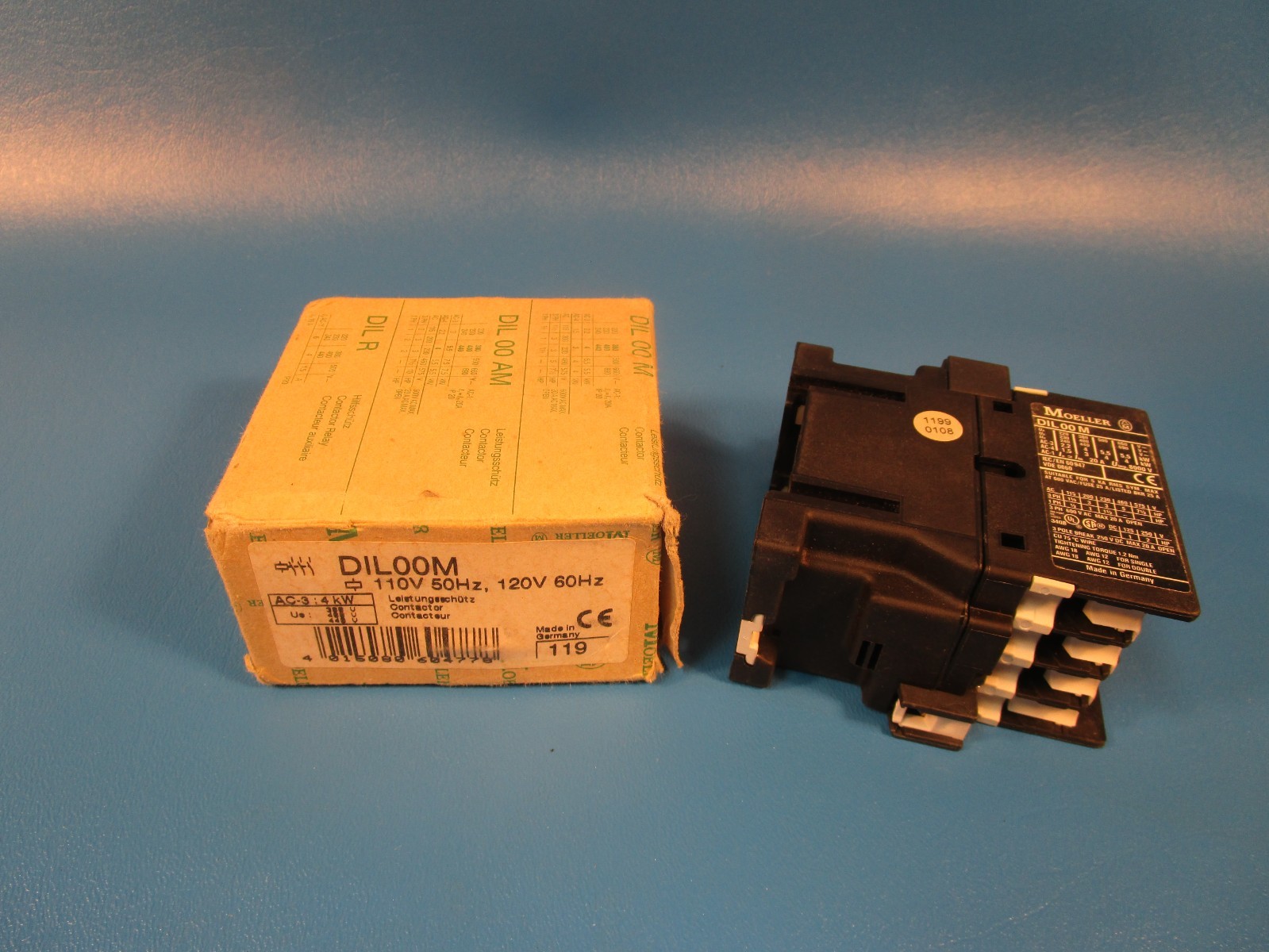 Moeller DIL00M, CONTACTOR, 20 AMP, 3 POLE, NORMALLY OPEN, 3 HP@230 VAC, 5 HP@460