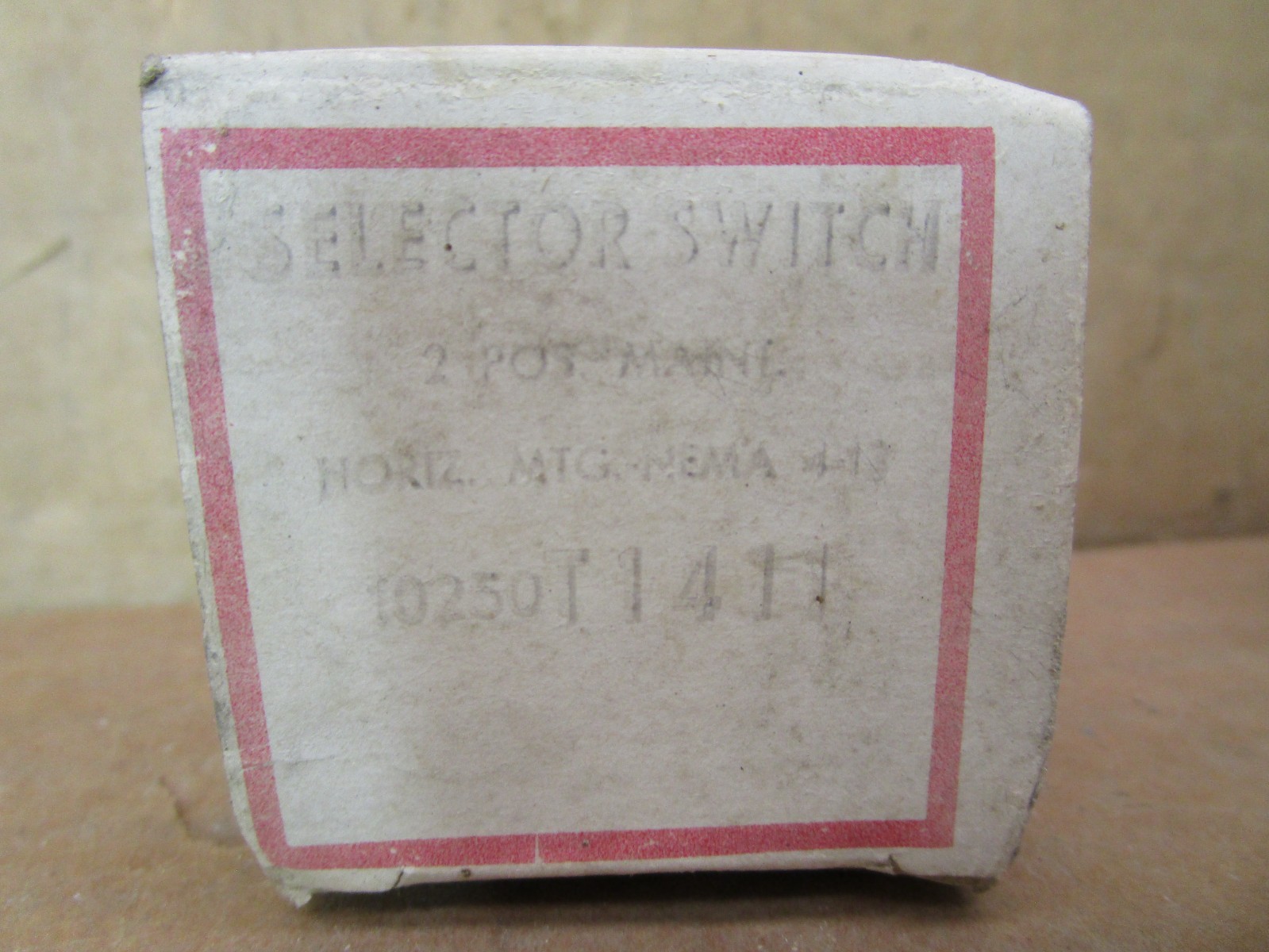 Cutler Hammer 10250T1411 2 Pos. Selector Switch 5-74 NEMA 4-13 51529LR