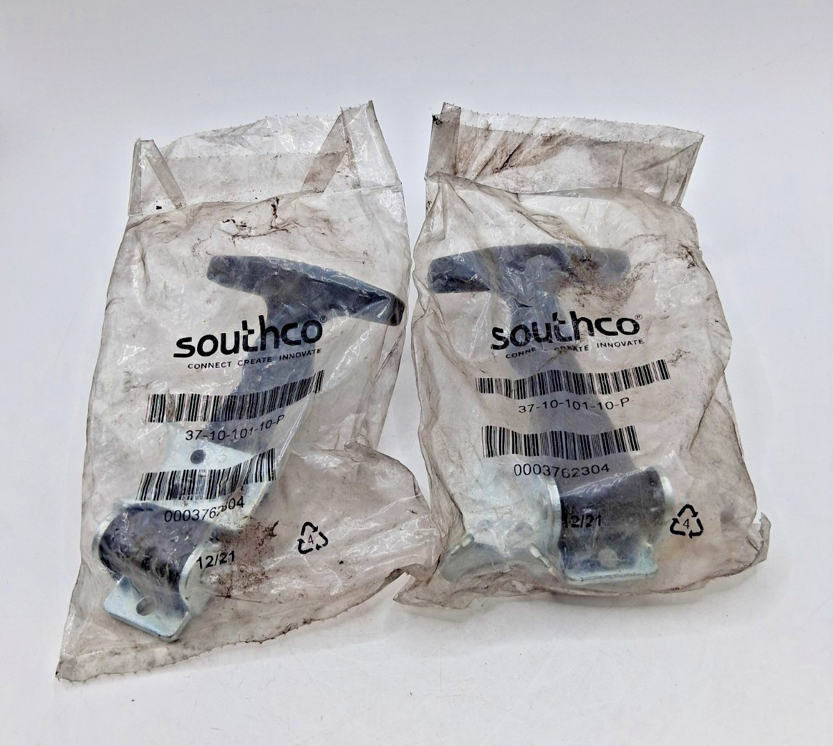 Southco 37-10-101-10-P Flexible Draw Latch – Lot of 2