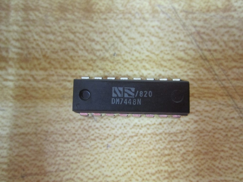 National Semiconductor DM7448N Integrated Circuit