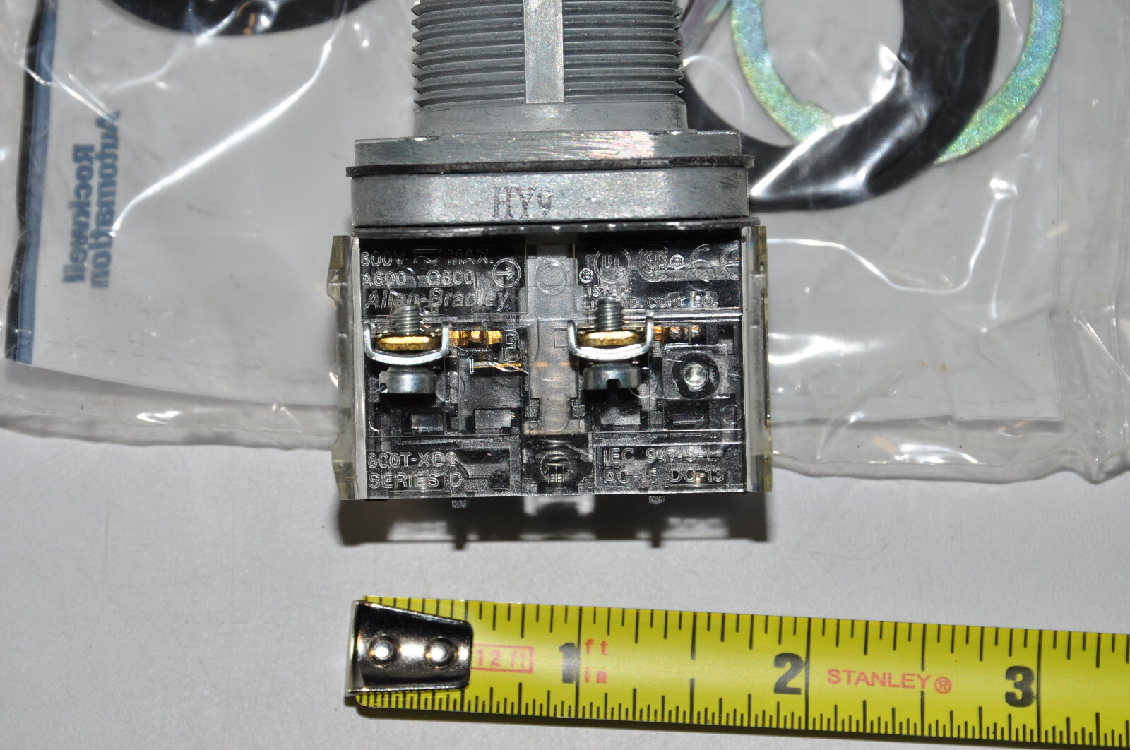 ALLEN-BRADLEY RED MUSHROOM HEAD PUSH BUTTON Type 4,13 Cat 800T-D6JD2