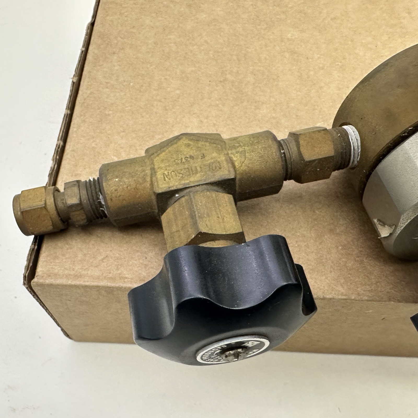 Matheson 3423 Brass High Purity Gas Regulator
