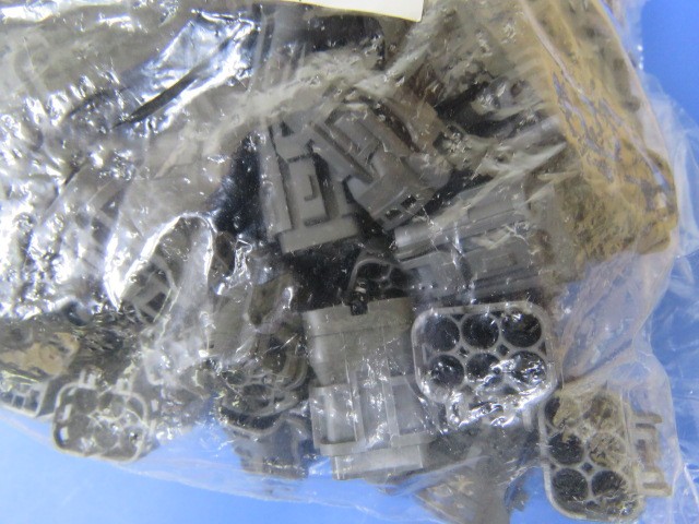 Yaz 7123-7464-40 Qty of 30 per Lot Yazaki 7123-7464-40