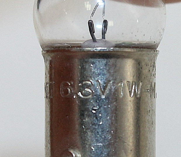 Izumi 6.3V-1W-M Miniature Lamp