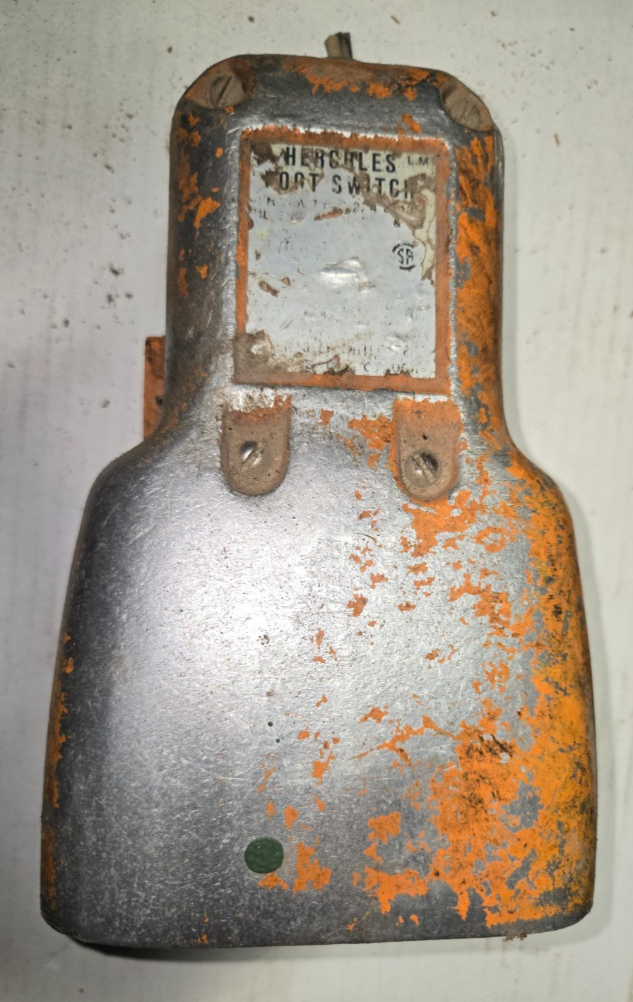 LineMaster 571-DWH ? Hercules Foot Switch