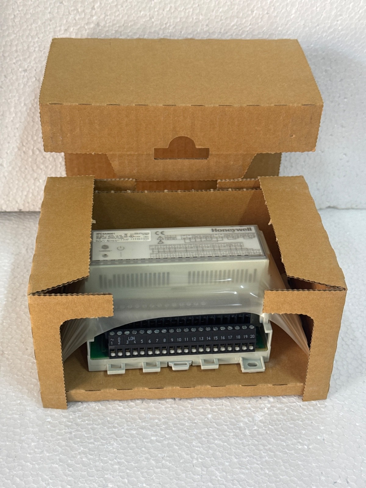 HONEYWELL XFC3A06001 EXCEL SMART I/O WITH 4DI,4Rel,4NTC 20k,2AO 24 Vac