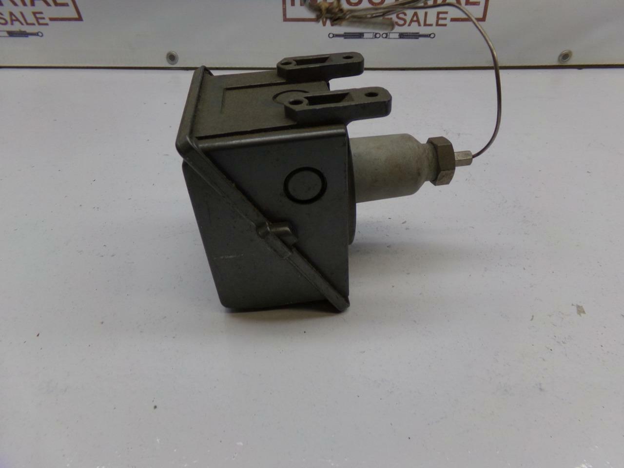 United Electric Controls 7BS Type F403 480VAC 15A 0-400F/-20 to 200C