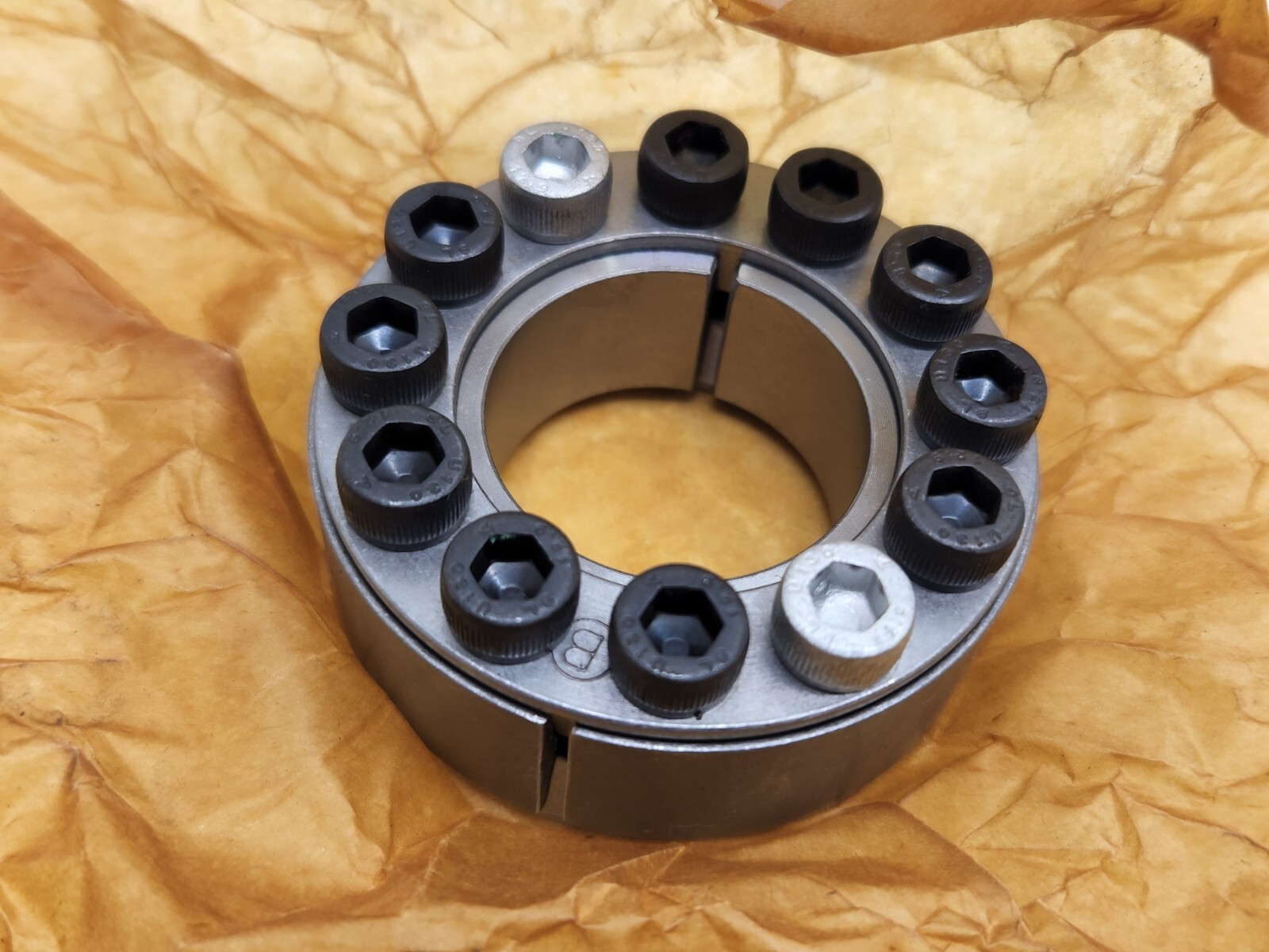 NEW IN BOX! FENNER DRIVES B400 SERIES 1-1/4″ KEYLESS BUSHING B402104