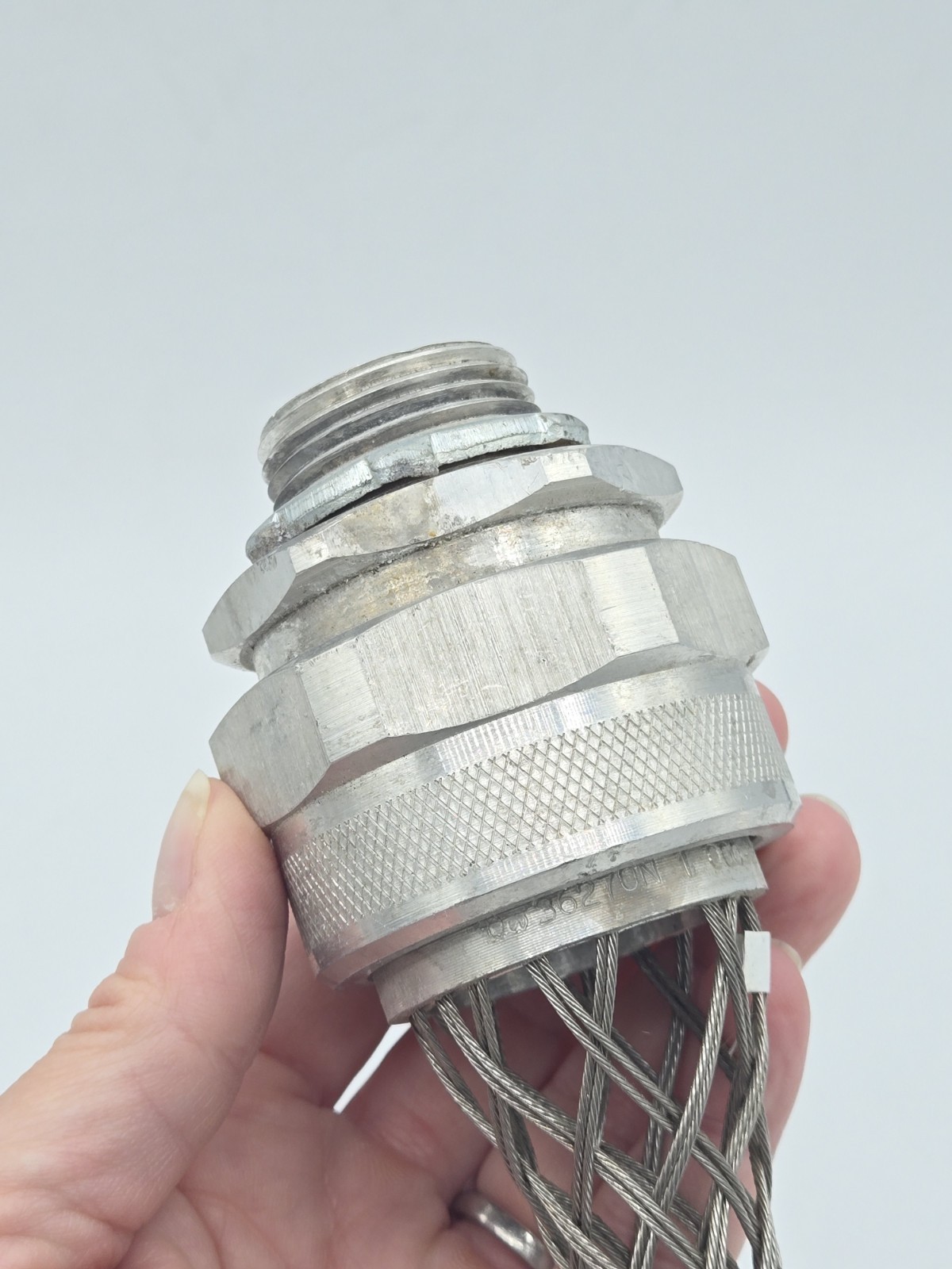 Woodhead 36270N Deluxe Cord Grips Strain Relief 1″ NPT 1.000-1.125″ Cable Dia