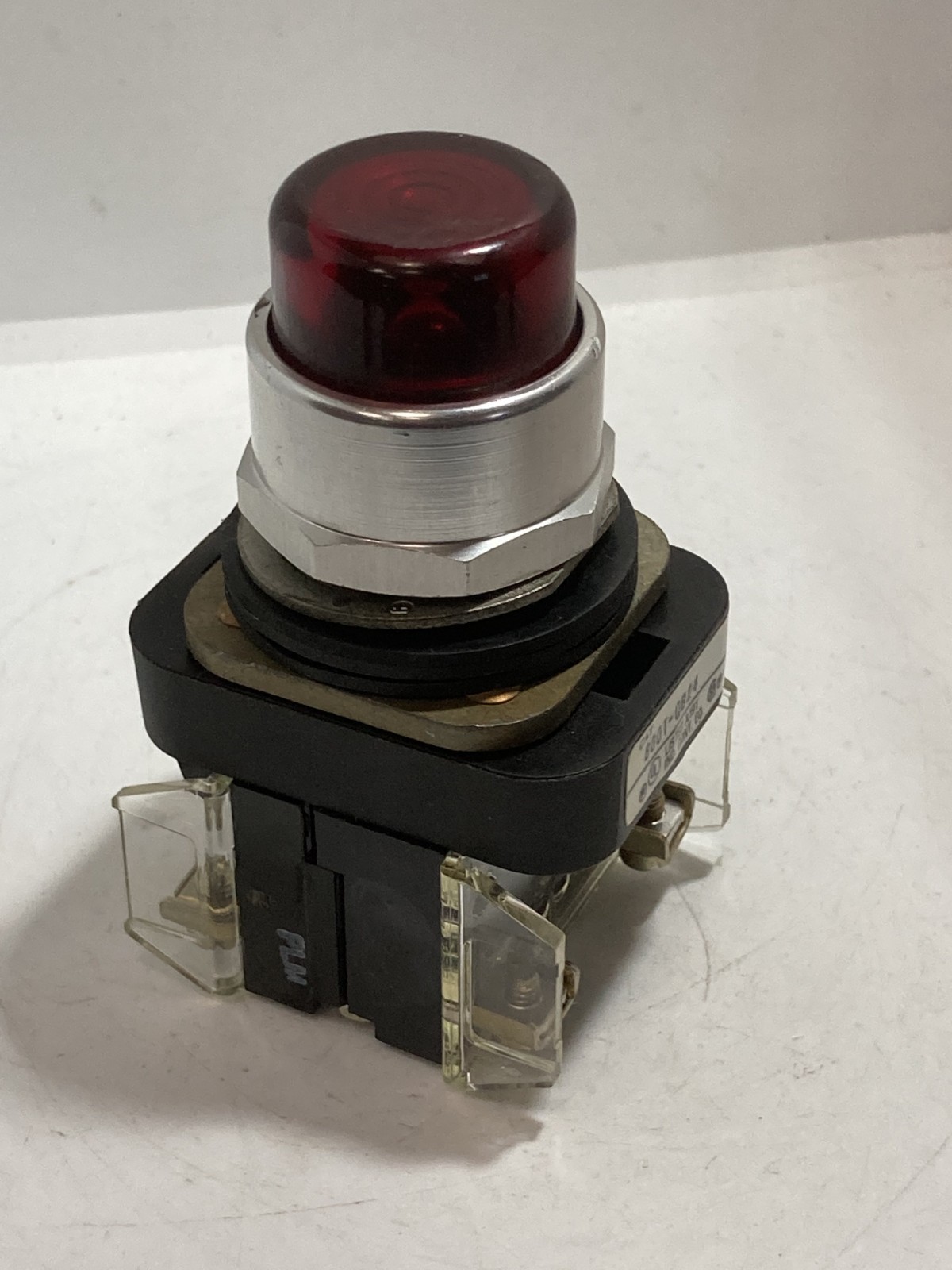 ALLEN BRADLEY 800T-QB24R PUSHBUTTON ILLUMINATED RED 1NO/1NC SERIES T