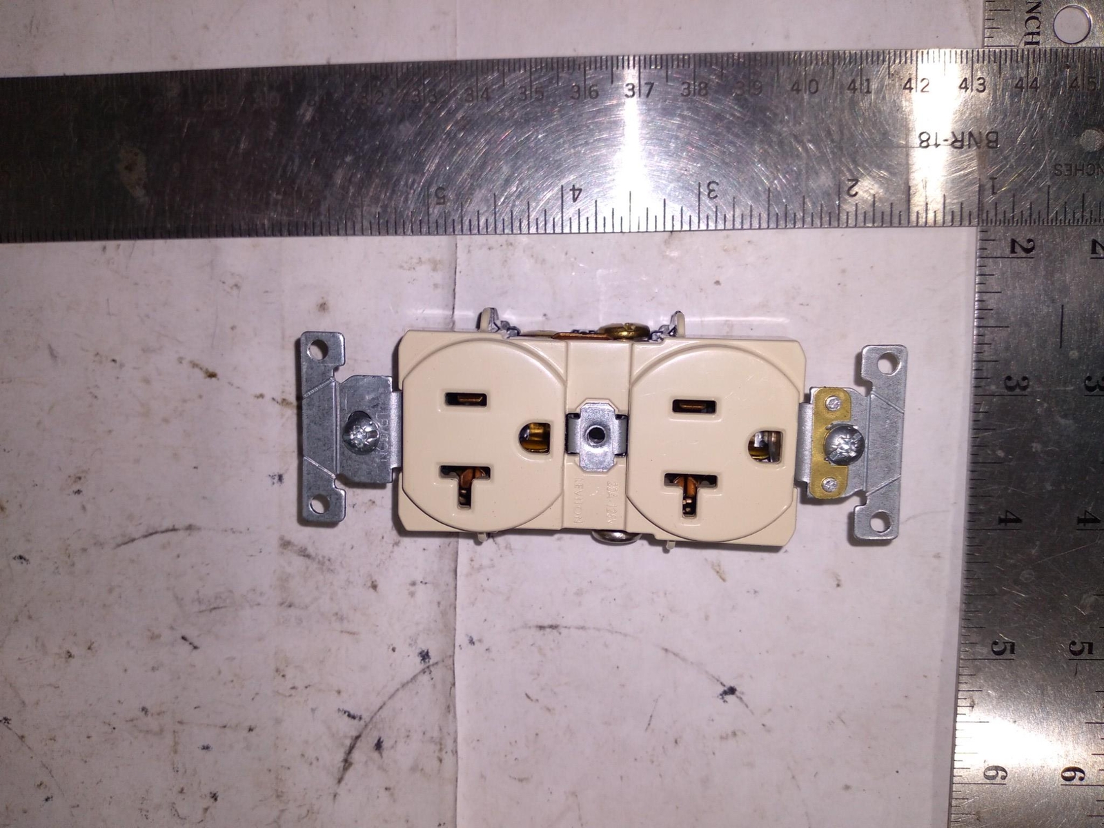 LEVITON 016-5342-I 20A 125V ’10 IN BOX’