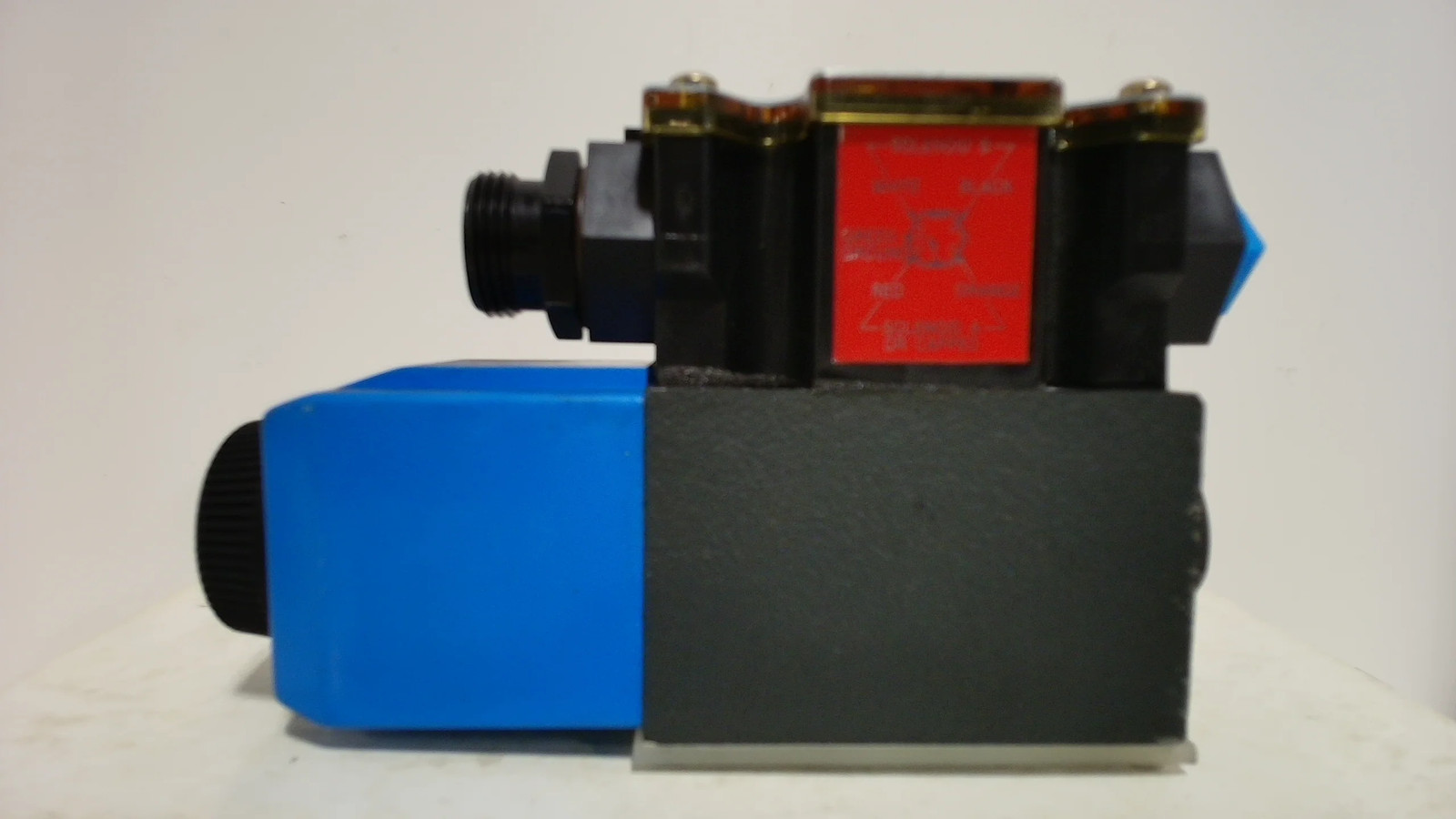Eaton Vickers DG4V-3-22A-M-FPA5WL-B6-60 Hydraulic Directional Control Valve 3000
