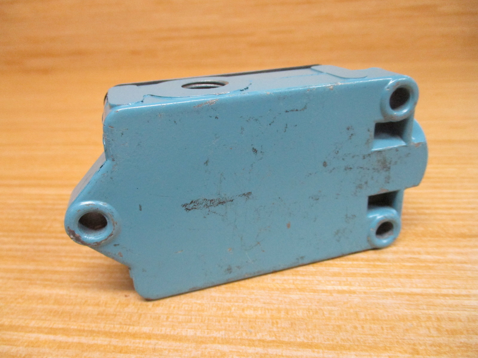Honeywell / Micro Switch BAF1-2RN18-RH Limit Switch BAF12RN18RH W/O Wobble Lever