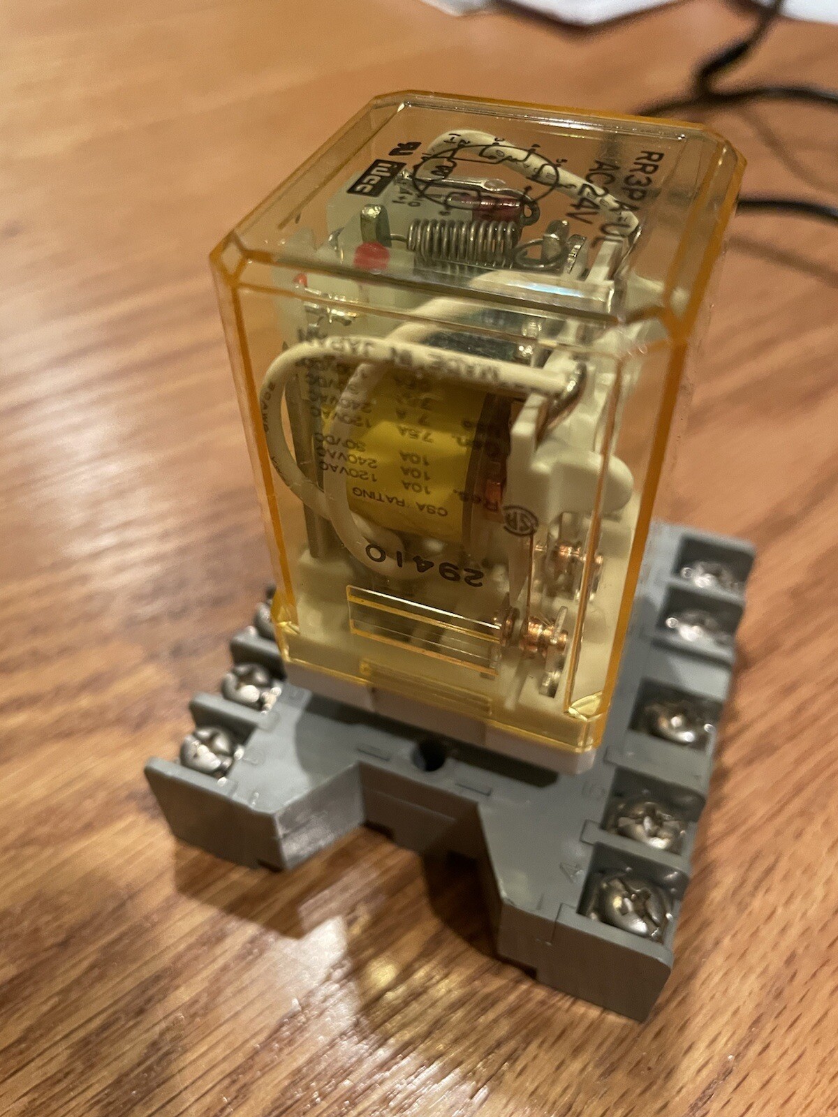New Old Stock idec relay-UL 120V AC w/ SR3P-06 relay socket