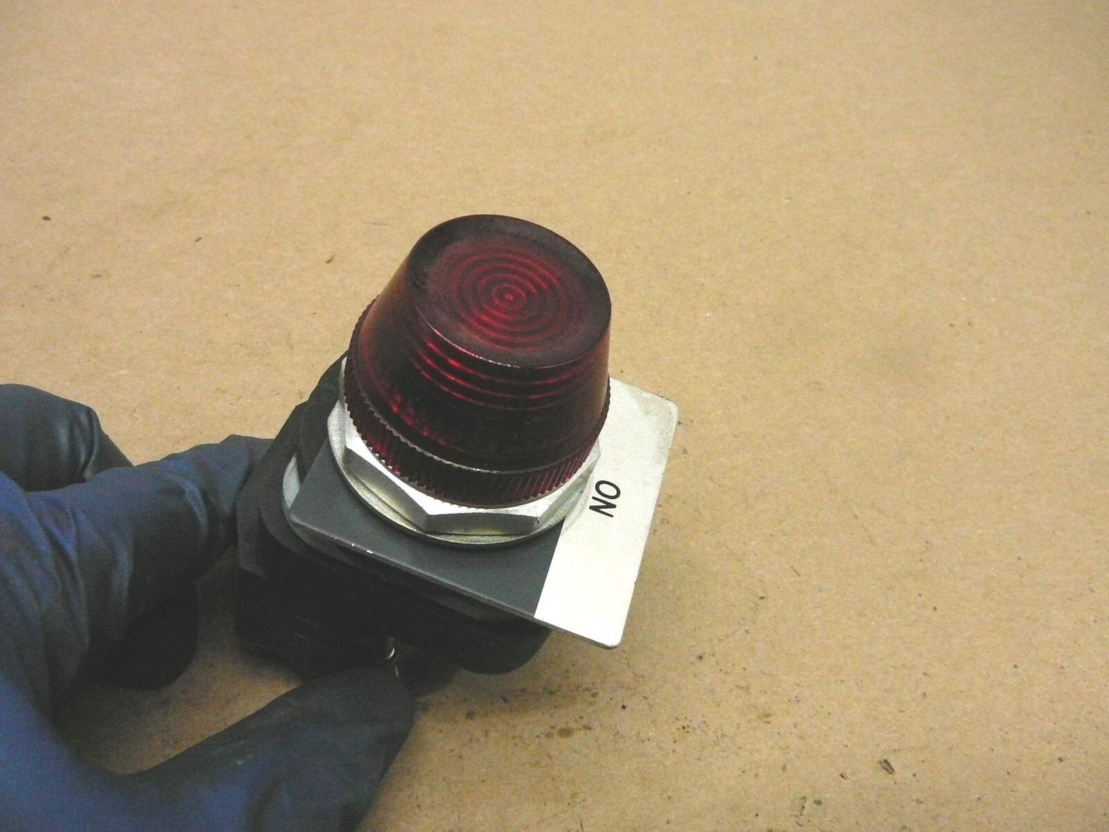 LOT OF 3 ALLEN-BRADLEY RED PILOT LIGHTS 800T-PH16R SER U 120V LAMP NO. N318R