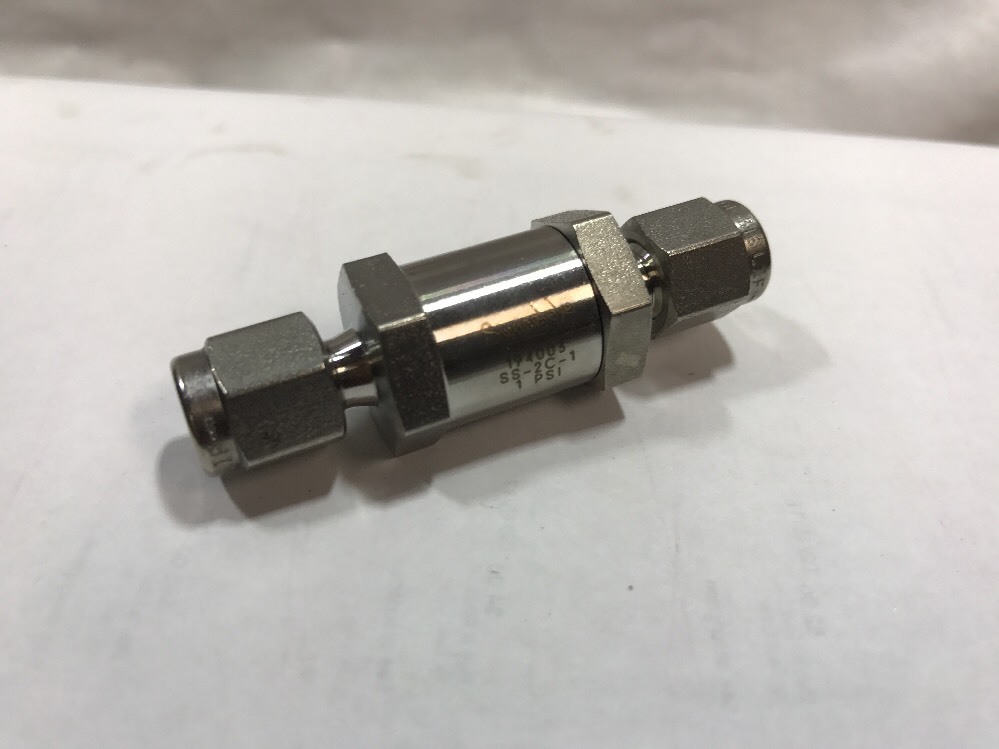 Swagelok Poppet Check Valve 1/8″ T, 1 PSI, SS-2C-1, Lot Of 2, SHIPSAMEDAY#F9P
