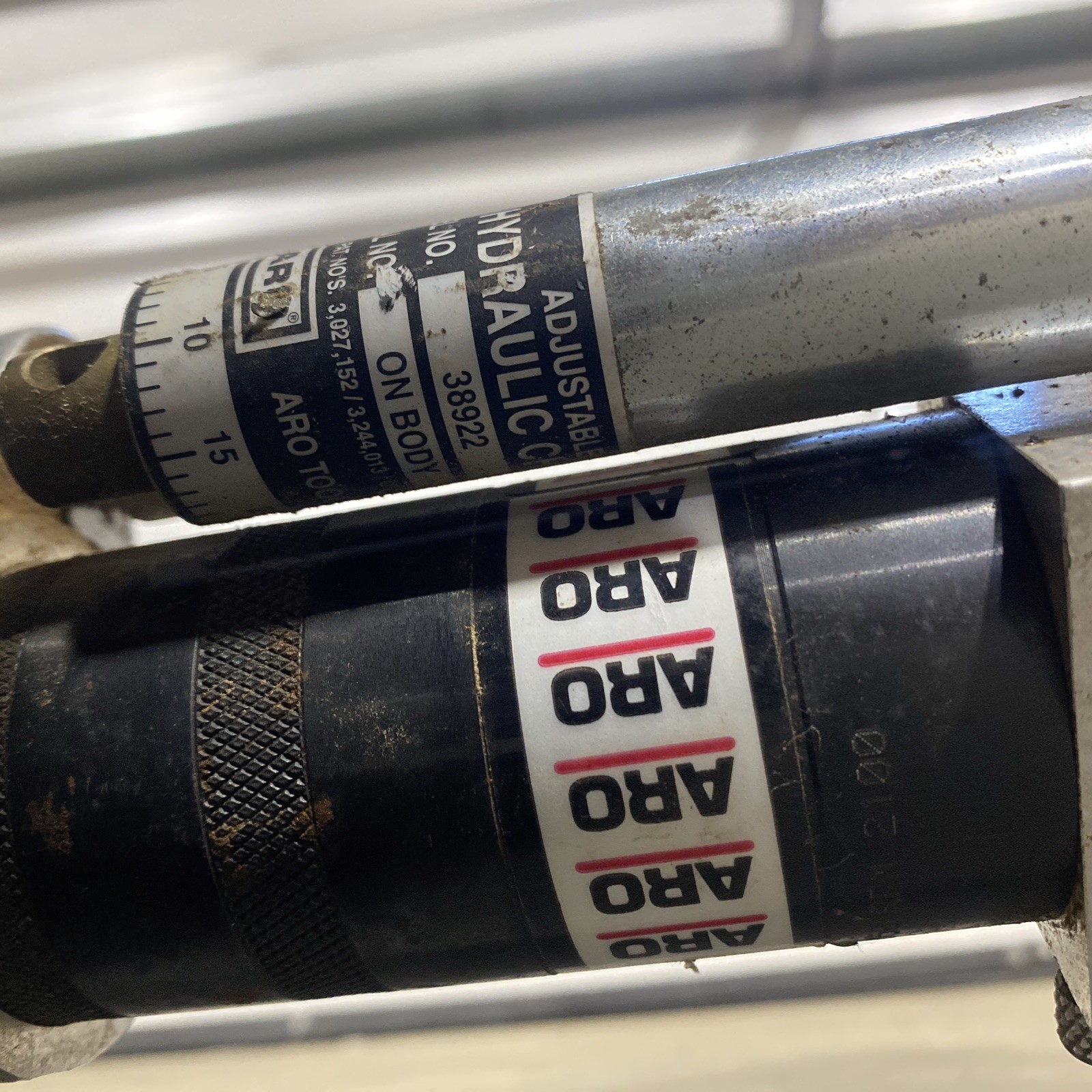 ARO 8255-A21-3 PNEUMATIC DRILL WITH DUAL HEAD