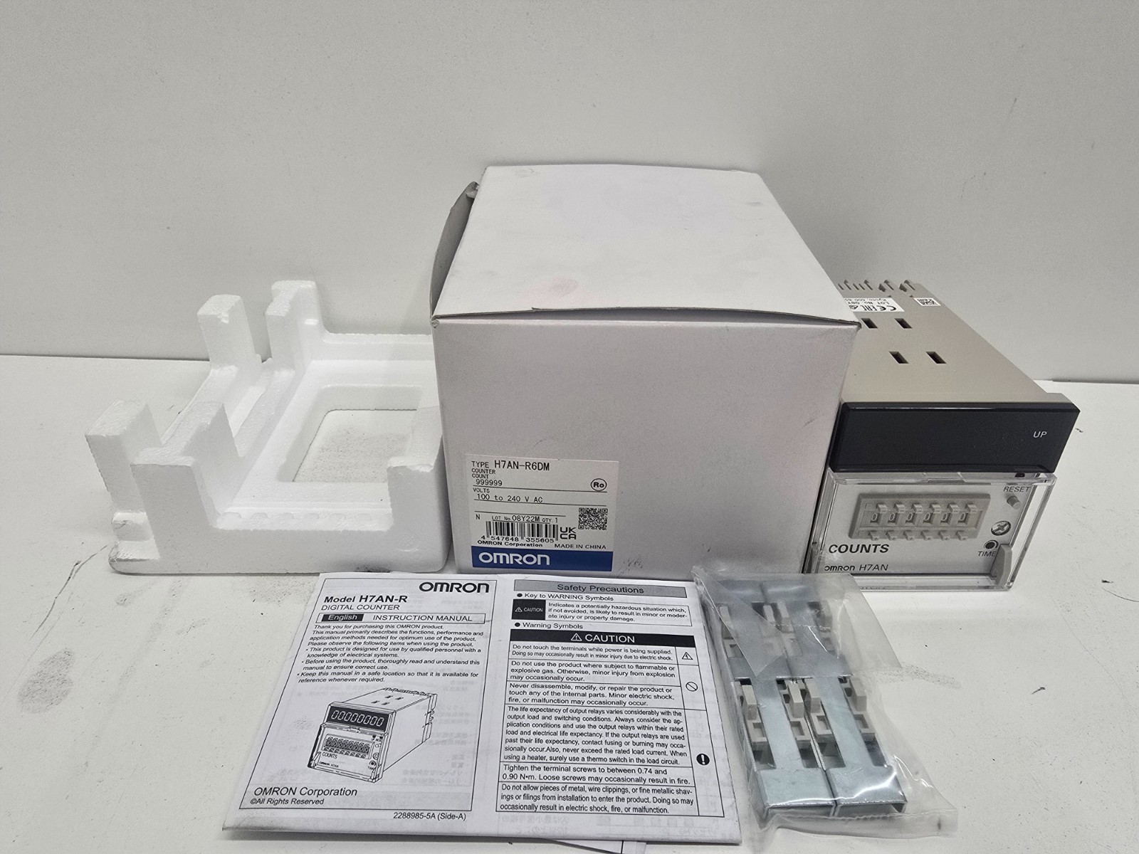 NEW IN BOX! OMRON 100/240VAC COUNTER H7AN-R6DM