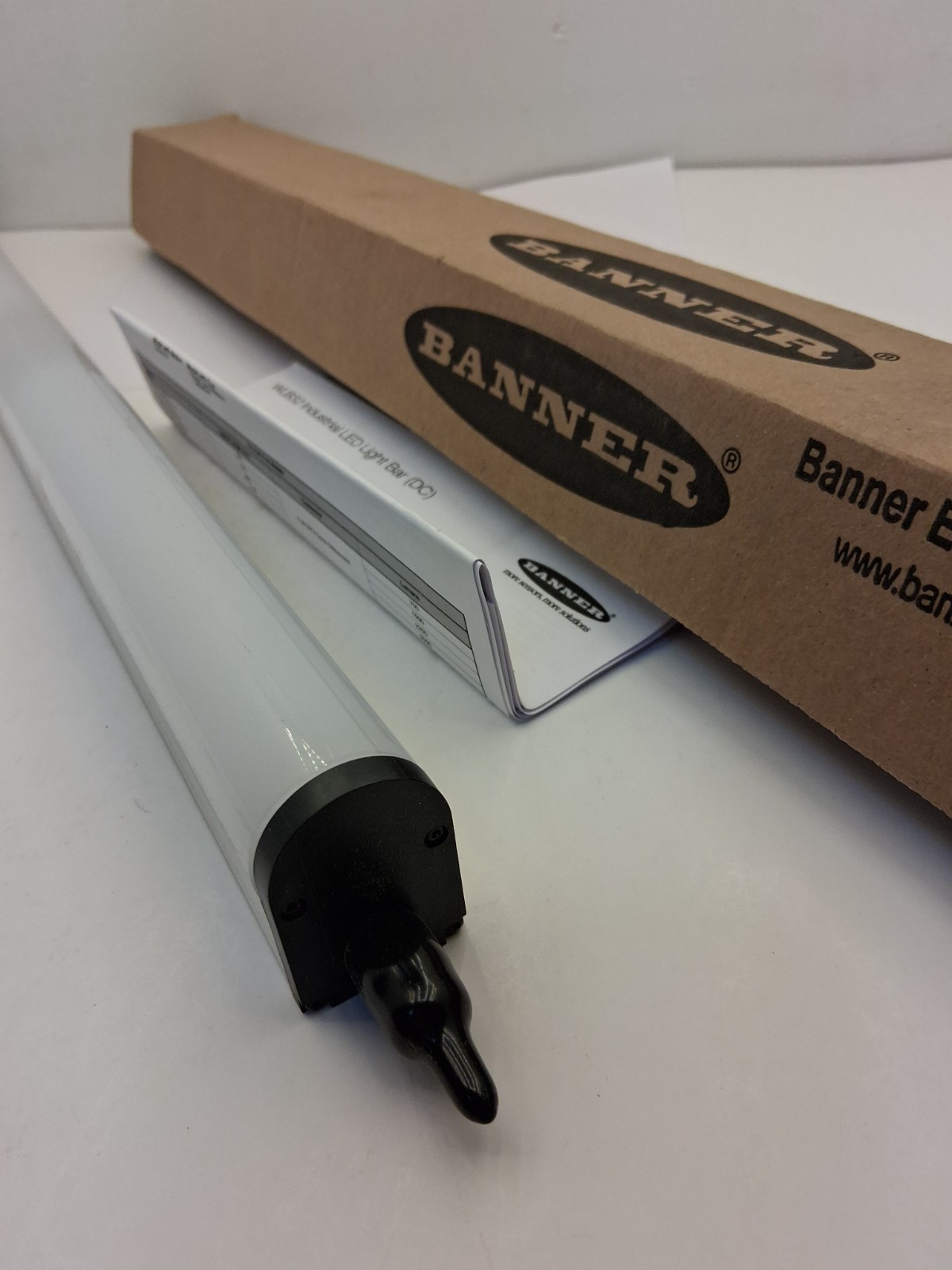 BANNER WLB32C570PBQ WORKSTATION LIGHT BAR ADJ LED 12-30VDC 570MM L WHITE NIB