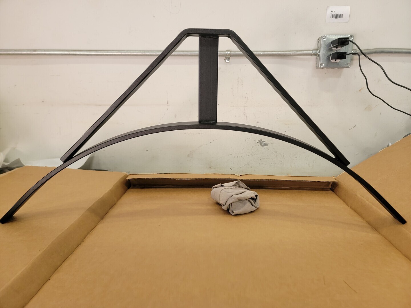 SURPLUS NEW CHATSWORTH PRODUCTS 11959-724 24″ Corner Bracket Black , CM