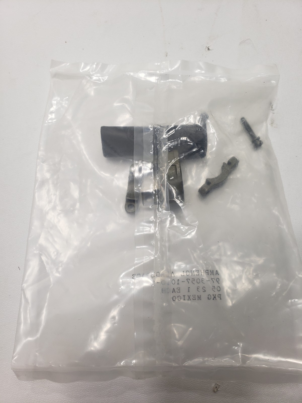 Amphenol Aerospace 97-3057-1010-1 Cable Clamp Backshell Connector NOS Sealed