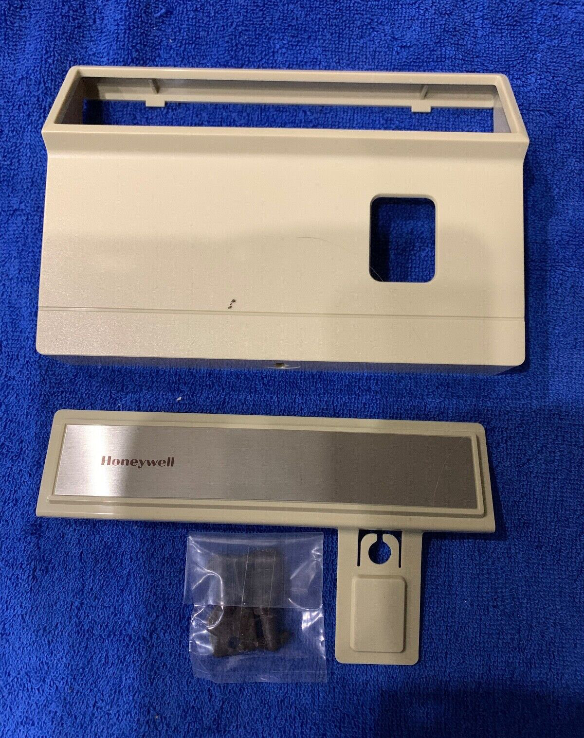 New Honeywell TG586A1000 LOCKING COVER for T8600 01, 02, 03, T8611 & T8621