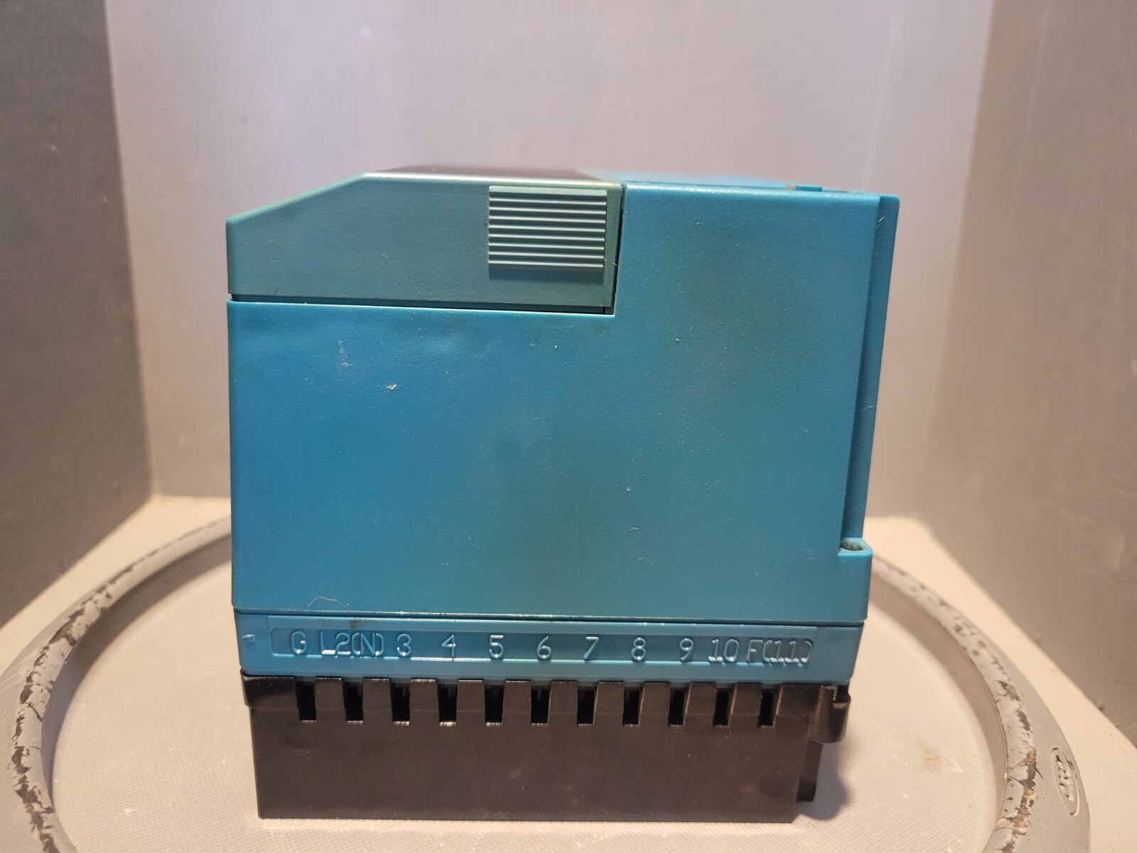 Honeywell Ultraviolet Flame Amplifier, CRACKED MOUNT,RM7890 A 1015, Q7800 A 1004