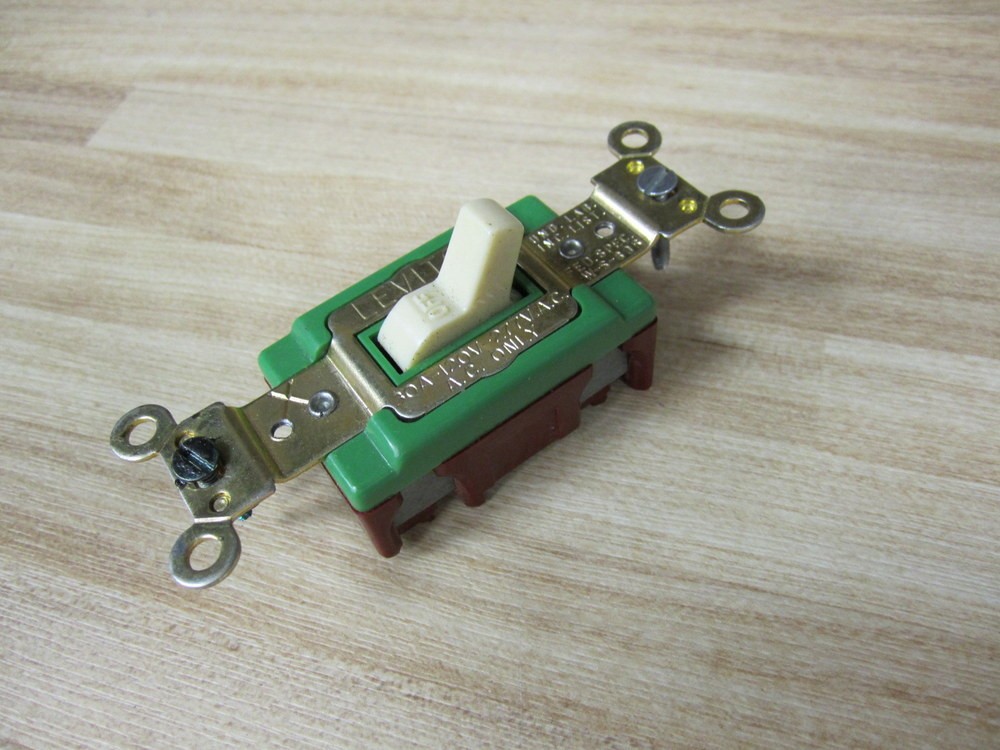 Leviton 3032-2 AC Quiet Toggle Switch