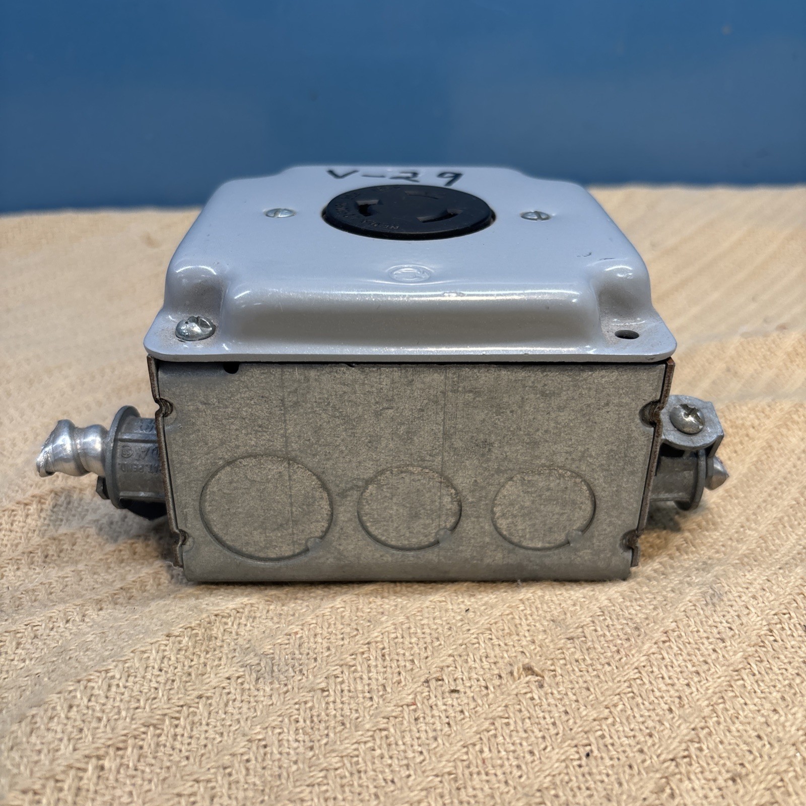 Nema L5-20-R 20A 125V Outlet Receptacle w/ Housing