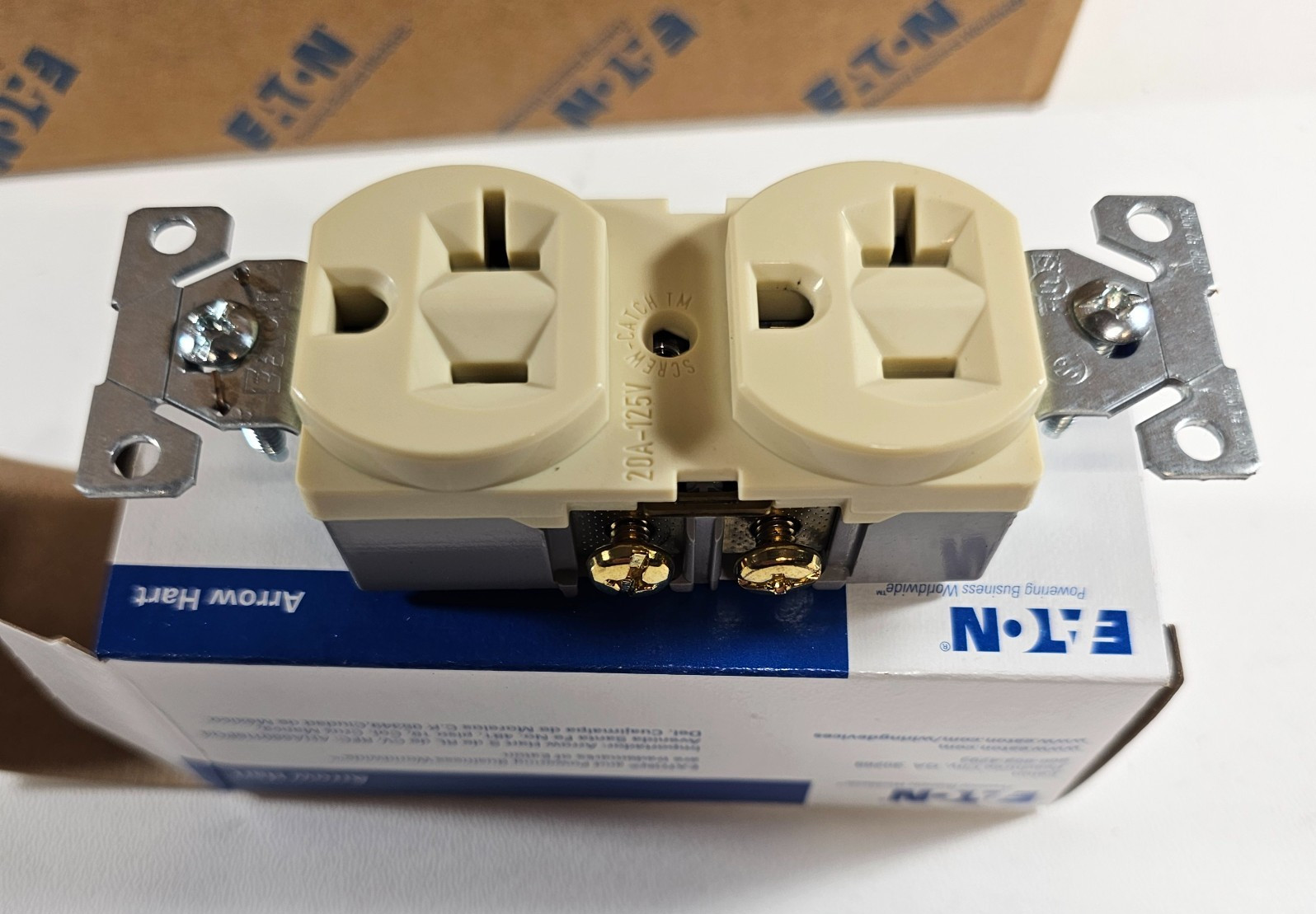 Box of 10 Arrow Hart 5362V Duplex Outlet 5-20R Spec Grade 20A 125V Ivory