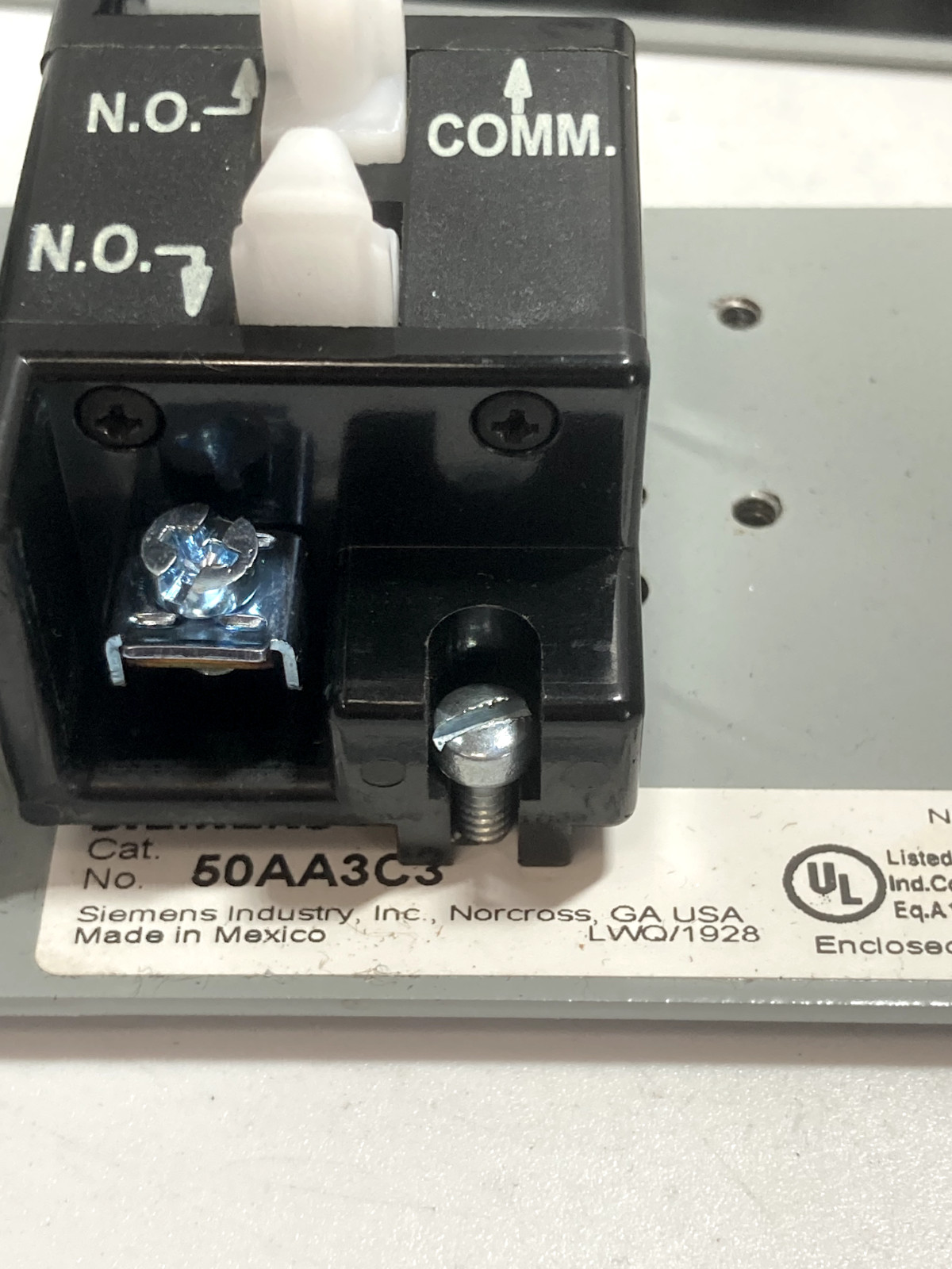 SIEMENS 50AA3C3 SELECTOR SWITCH CONTROL STATION 2NO 5A 600V 3 POSITION NNB