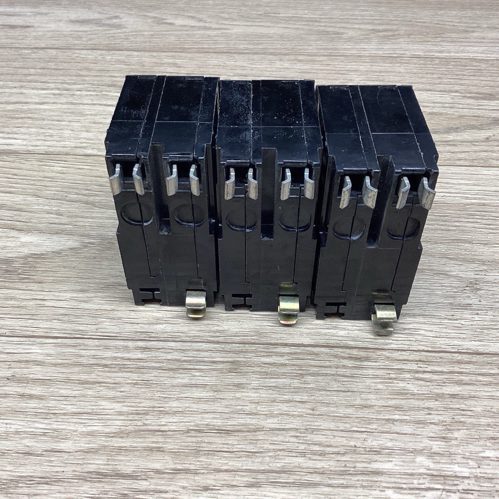 LOT OF 3 SQUARE D 20 AMP 2 POLE TYPE QO CIRCUIT BREAKER #812F139*CO