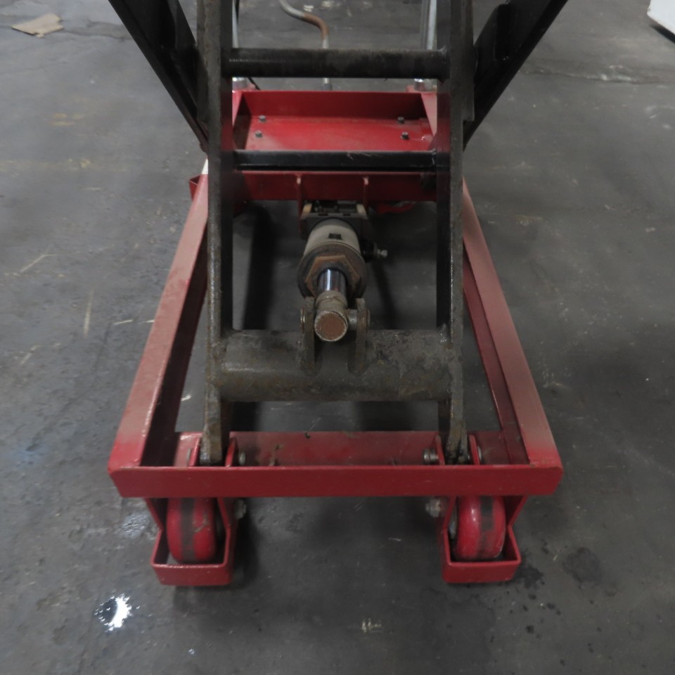 Uline 32″ x 24″ Manual Foot Pump Tilting Lift Table 660LBS Capacity