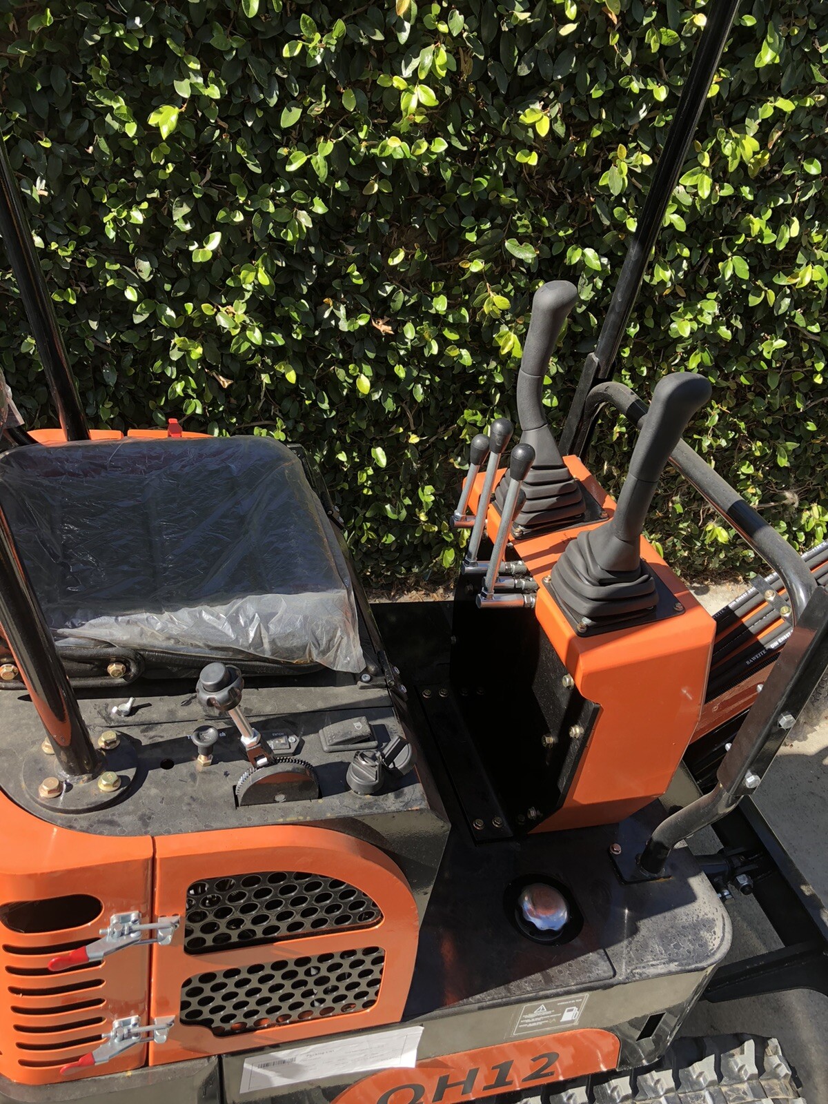 Brand New Tracked Mini Excavator 13.5HP American B&S Engine Best Deal Powerful