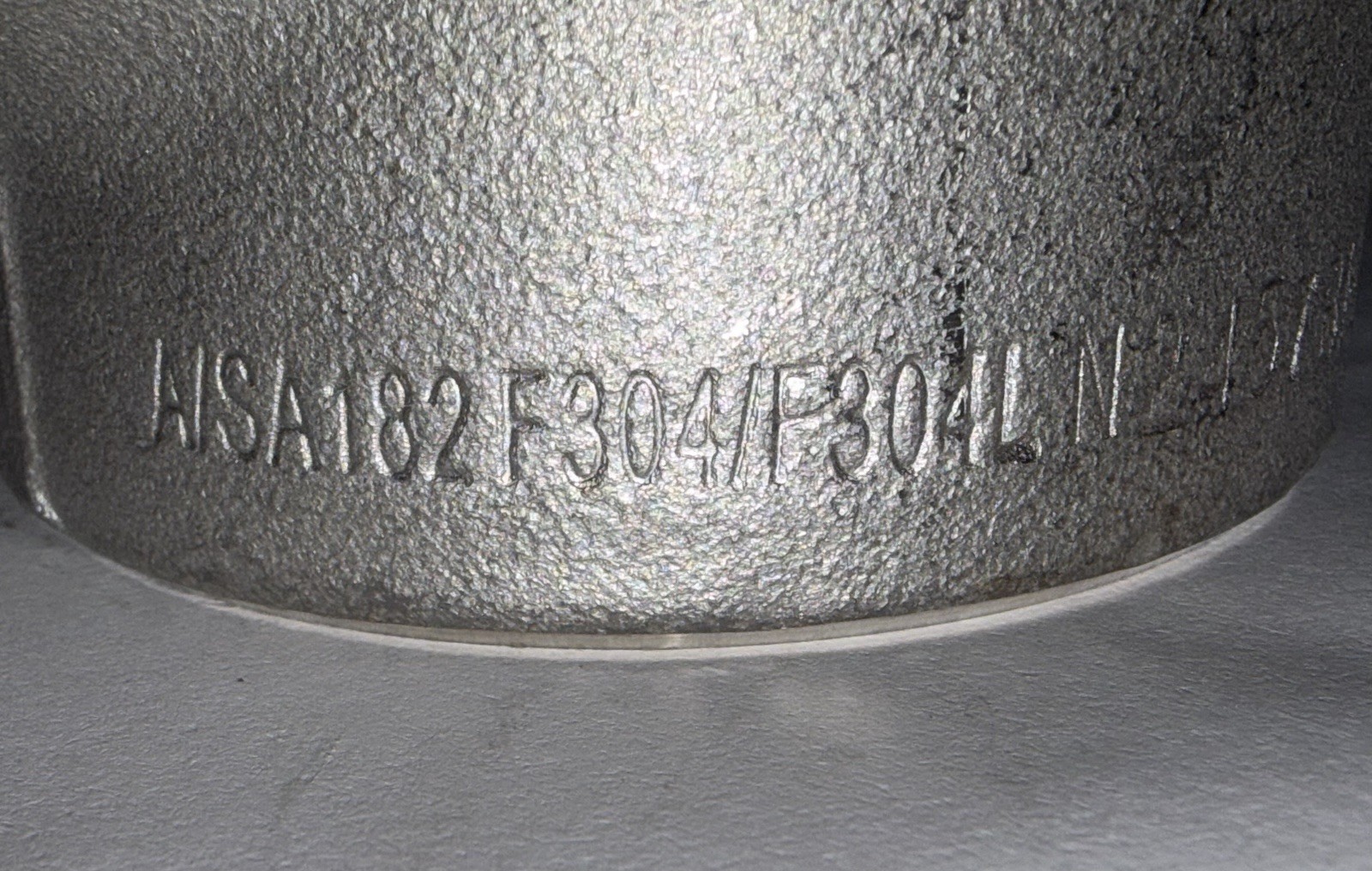 90 Elbow Pipe Fitting Threaded 1″ A/SA182 F304/F304L N2457 B16 6M 1 Stainless