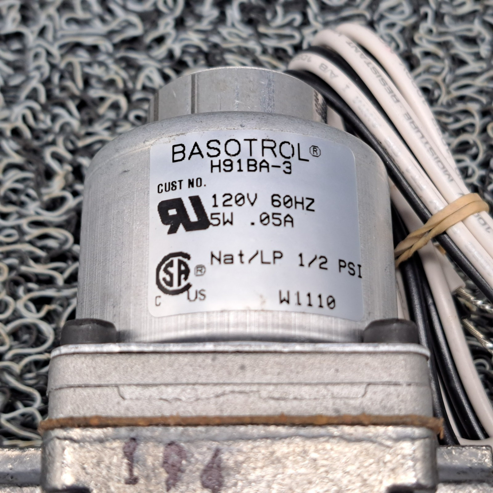 Baso H91BA-3 Auto Gas Valve 120V 1/4 x 1/4 100000 BTU No Packaging
