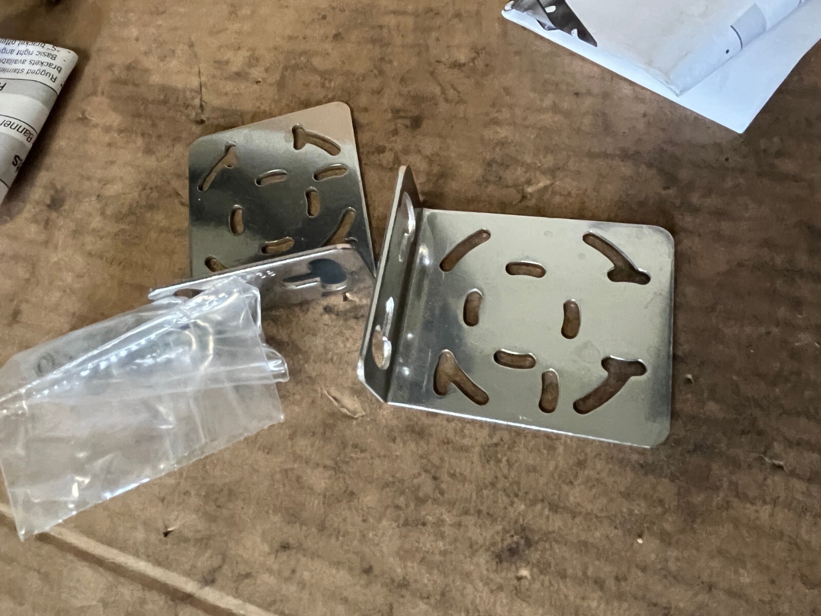 Banner, Bracket x 2, SMB46L, 1 bag hardware