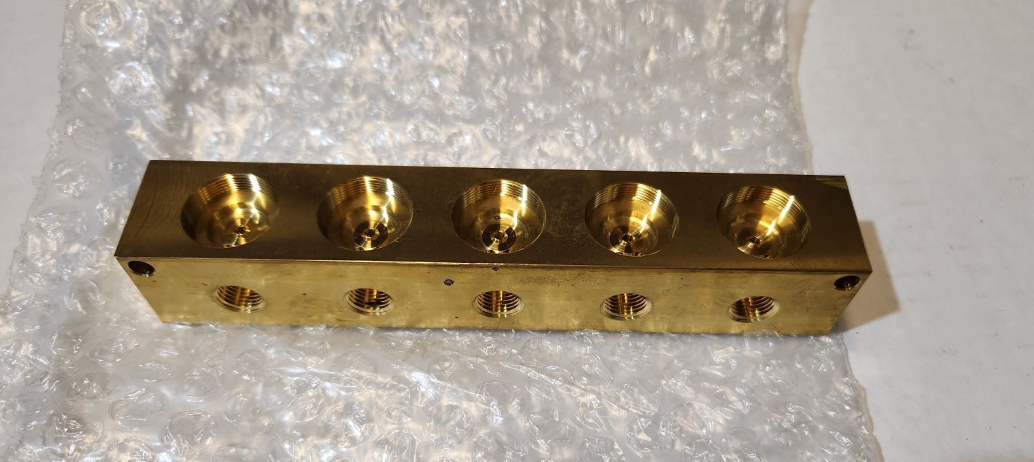 NEW KIP 0481-0004-0530 5 PORT BRASS MANIFOLD NORGREN