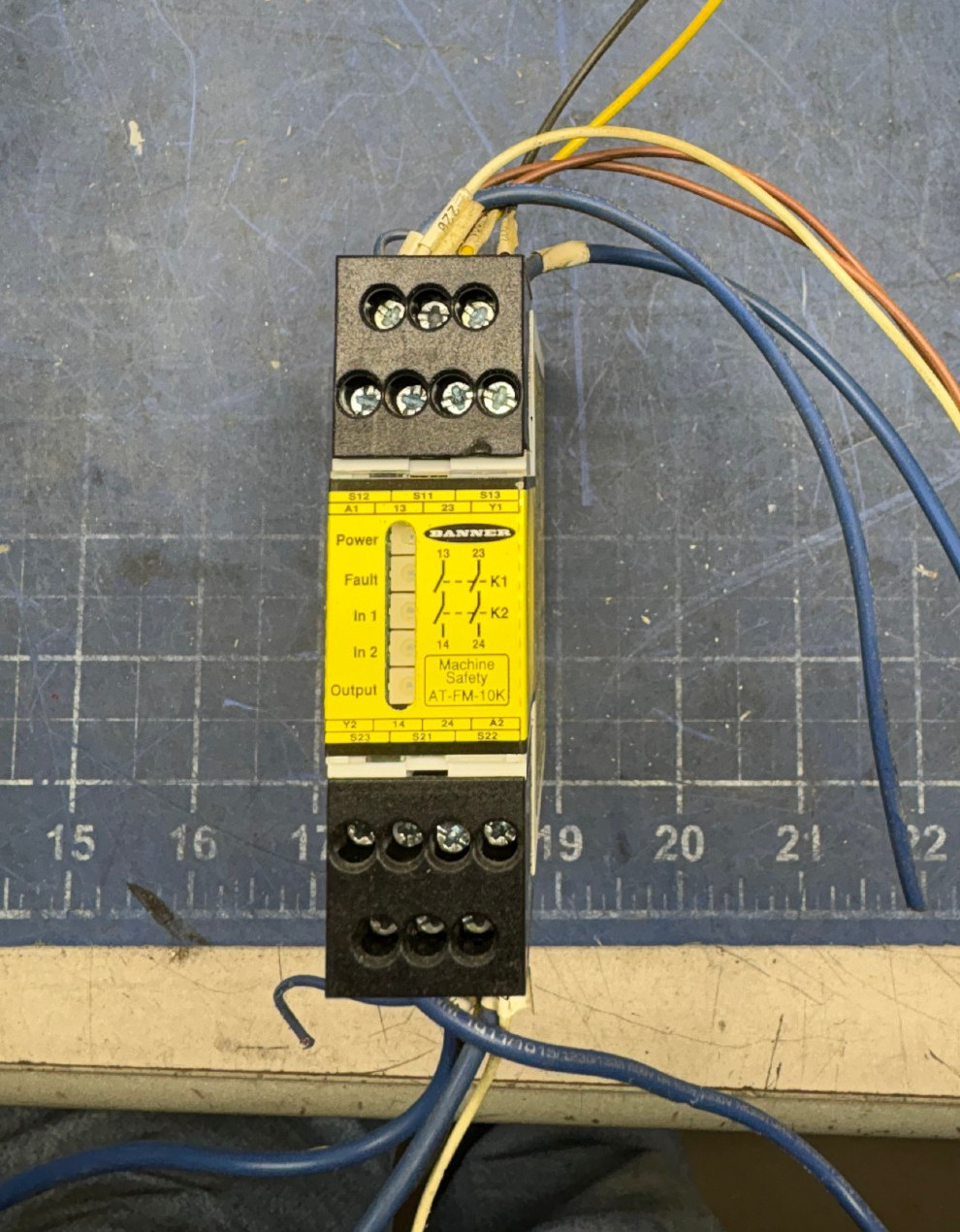 BANNER AT-FM-10K SAFETY RELAY 24VAC/DC 200mA MAX *SEE PICTURES*