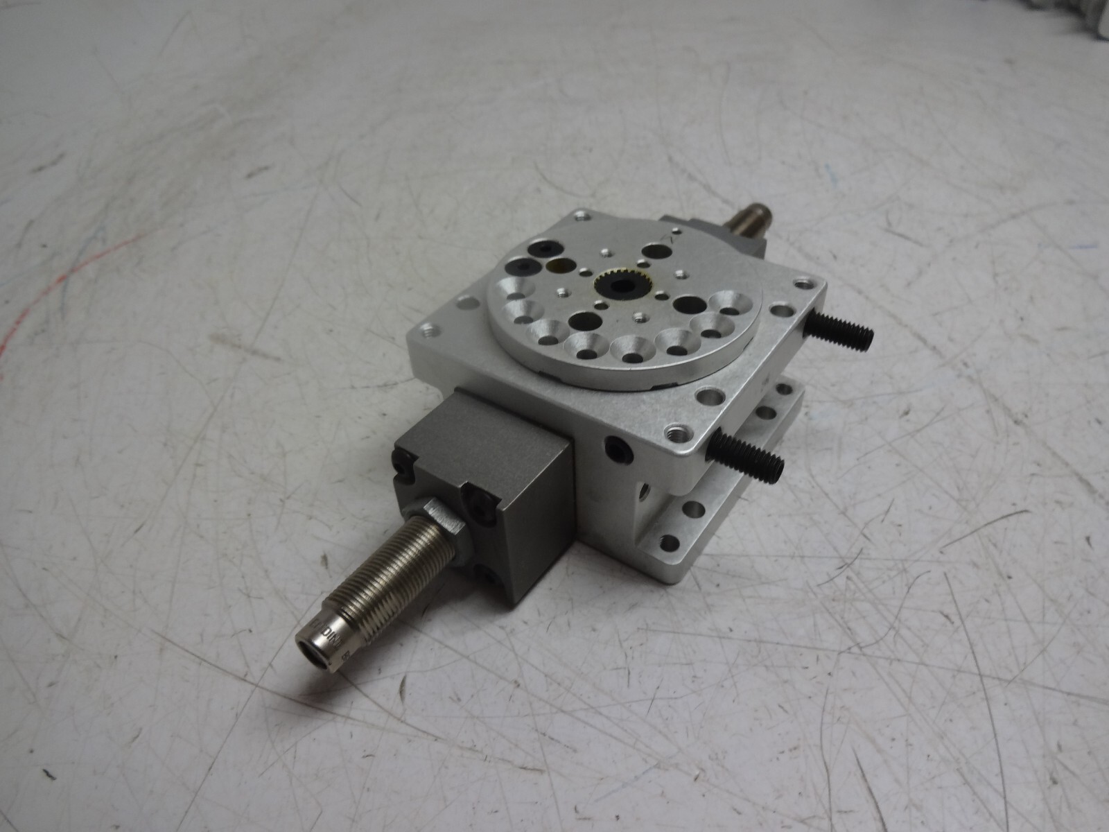 DESTACO ROBOHAND DRF-094M-180 A Flange Output Rotary Actuator 534/535