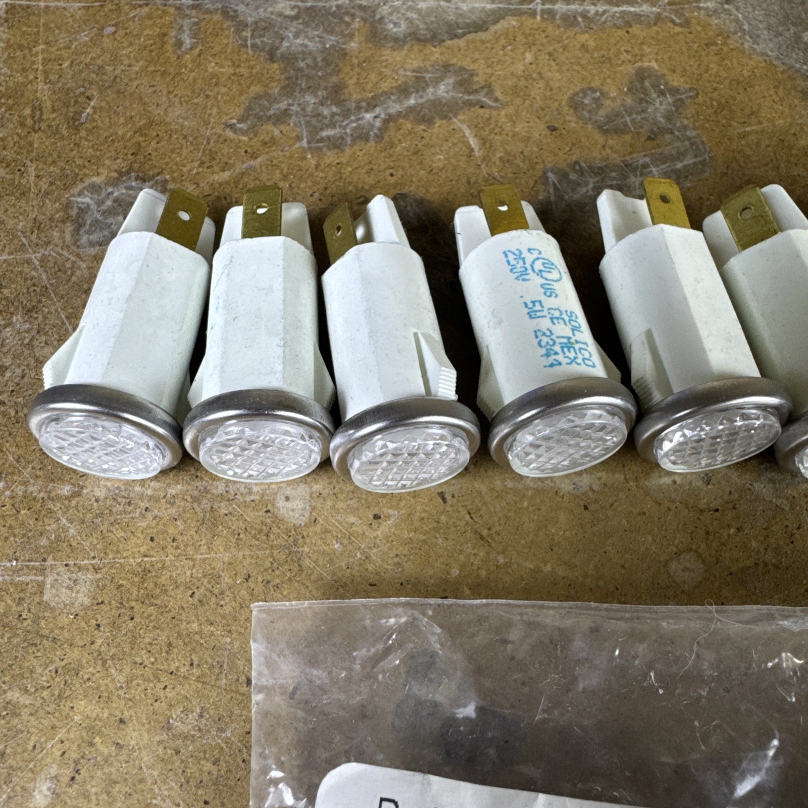 Bloomfield 8718-31 Equivalent Signal Light; 1/2″; Green; 125V 10 Pack New