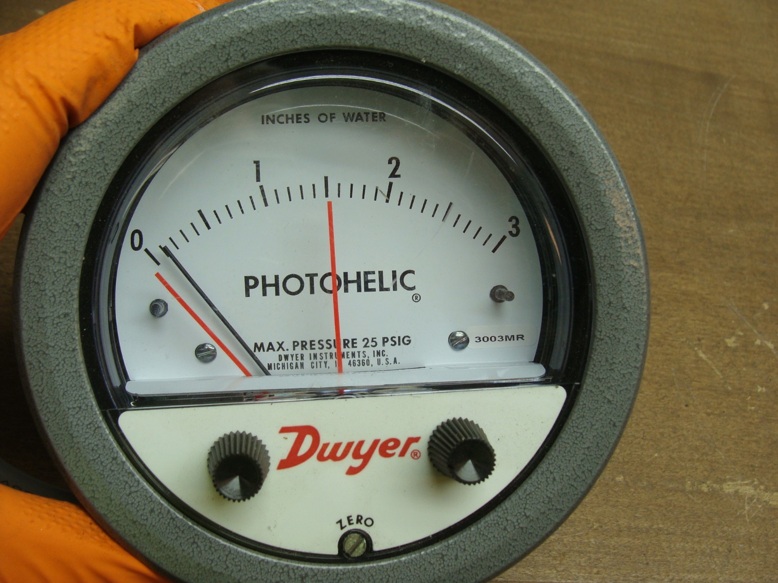 DWYER PHOTOHELIC SERIES 3000MR COMPACT DIFFERENTIAL PRESSURE GAUGE 0-3 IN WATER