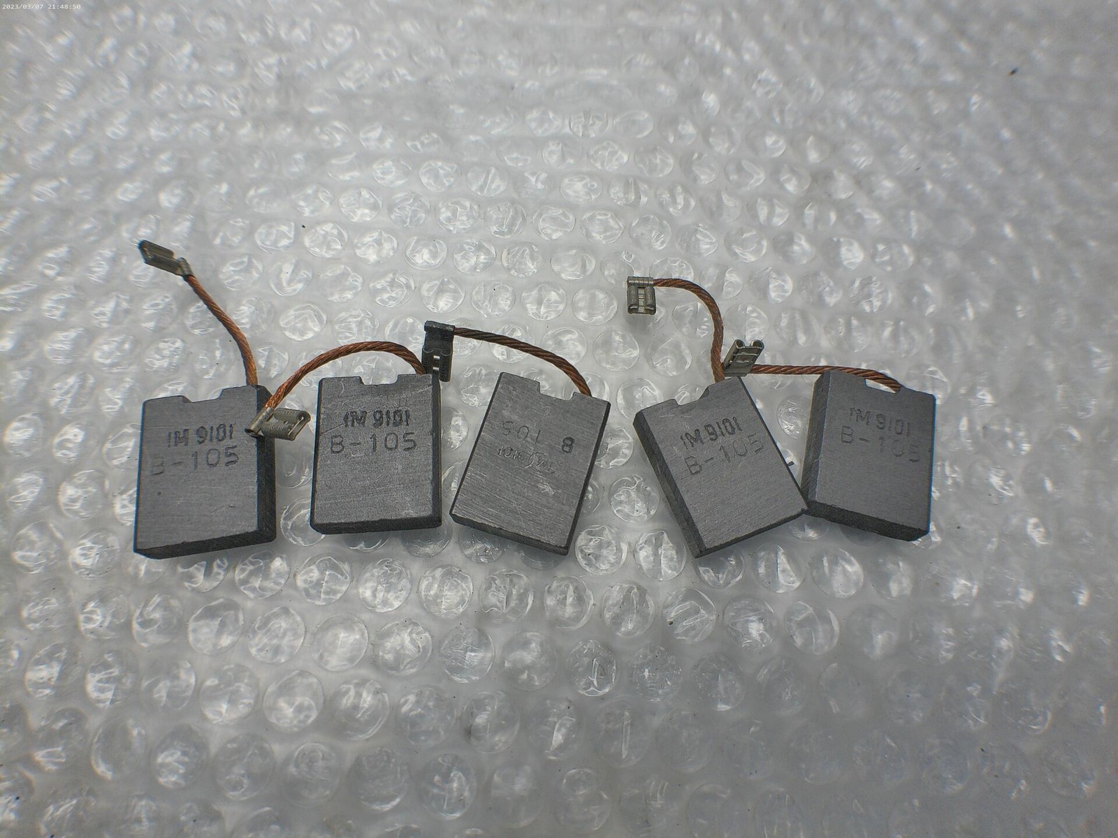 INDUSTRIAL SPARE IM9101 B-105 CARBON BRUSH LOT OF 5 NSNP