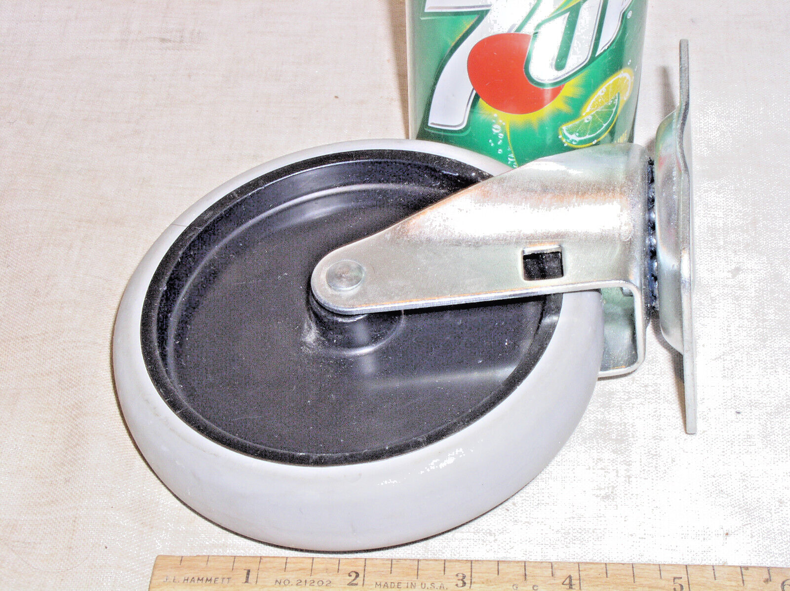 NEW RUBBERMAID COMMERCIAL PRODUCTS FG4501L20000 SWIVEL CASTOR FAULTLESS F1 1AHZ3