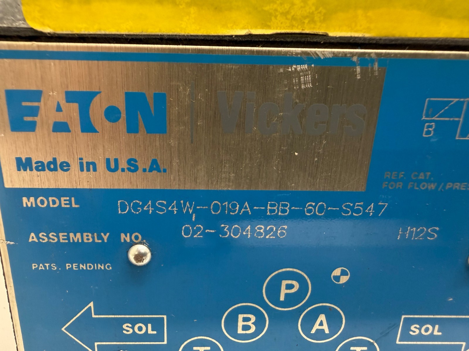 NEW OLD STOCK! EATON VICKERS DIRECTIONAL VALVE 02-304826 DG4S4W-019A-BB-60-S547