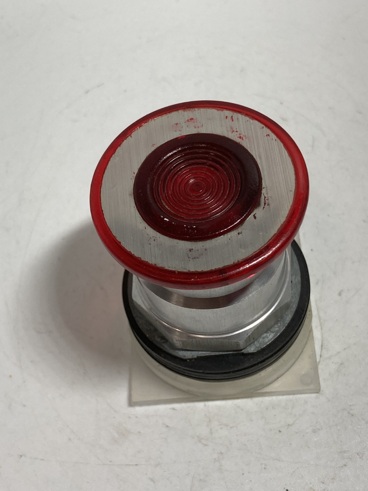 SQUARE D 9001-KR8R PUSHBUTTON OPERATOR RED ILL PUSH PULL