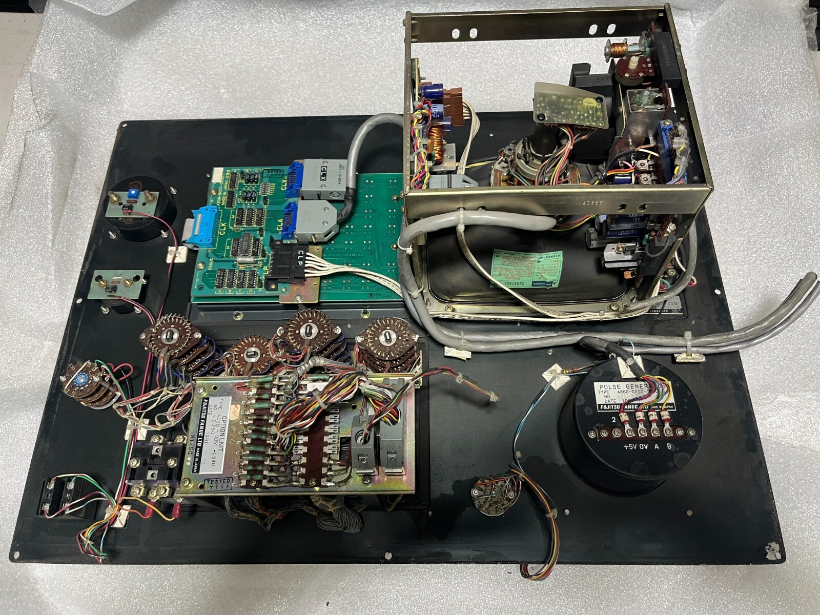 FANUC SYSTEM 6T MDI/CRT UNIT A02B-0051-C012 W/ A61L-0001-0072 & A20B-0007-0030